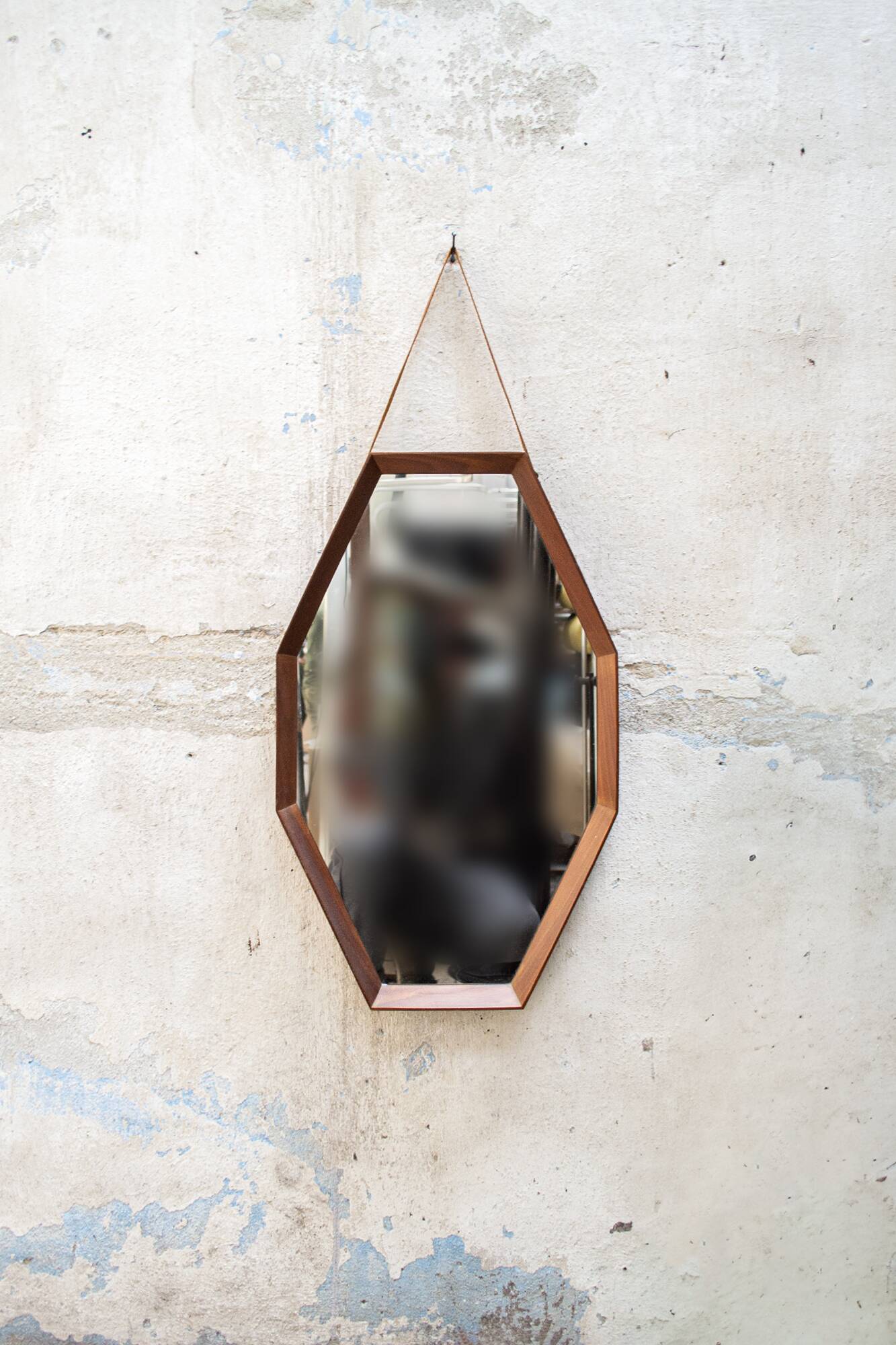 Specchio da parete ottagonale in legno massello e pelle, anni '50