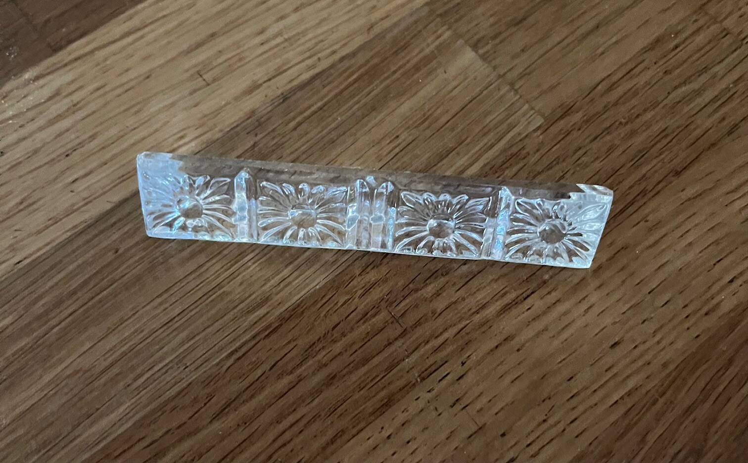Crystal cutlery holder