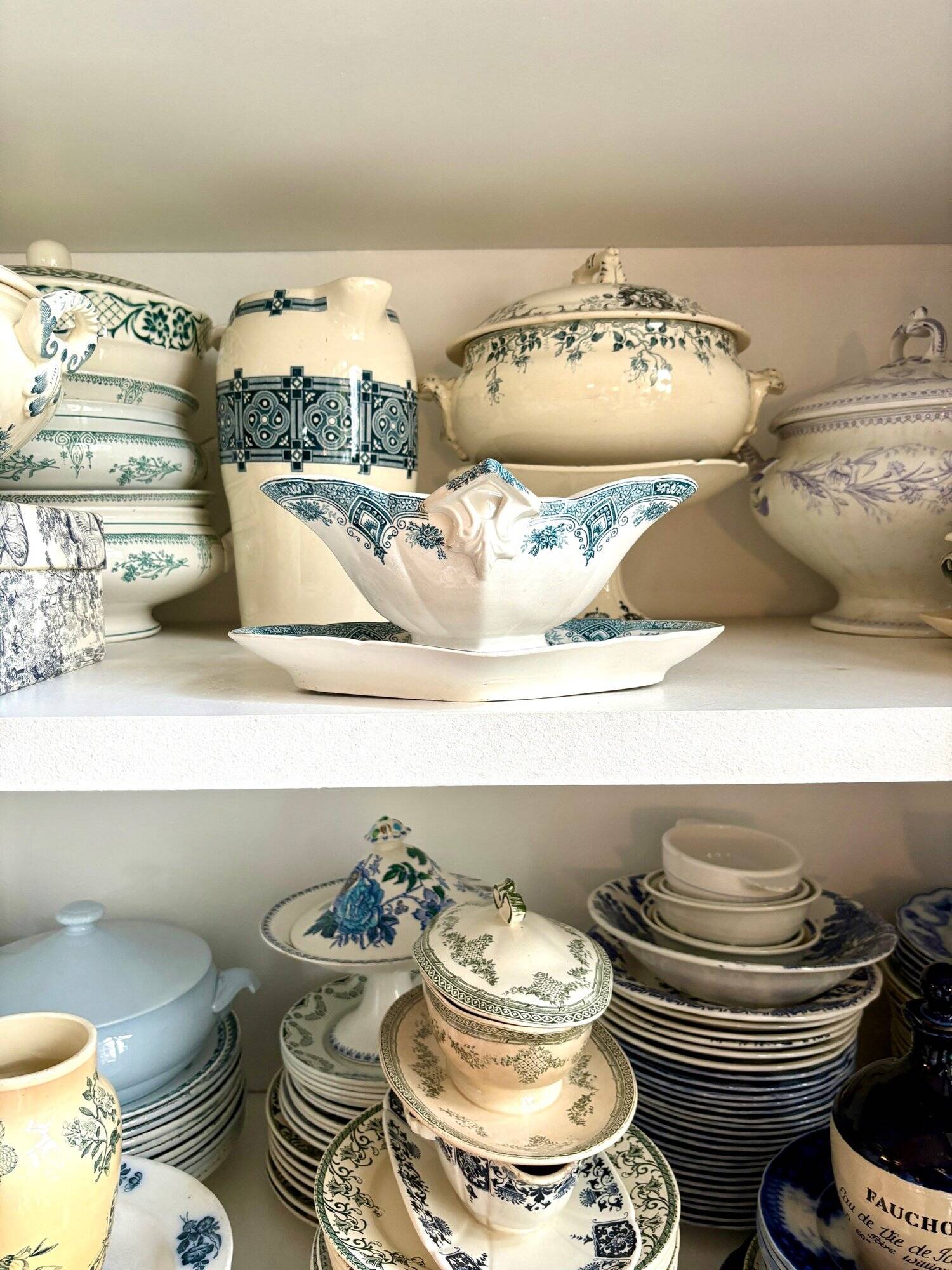 Blue and white iron earth gravy boat