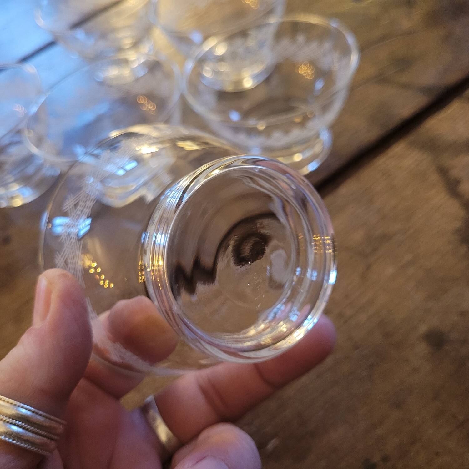 Set of 6 fine engraved glass cups from the 60s.