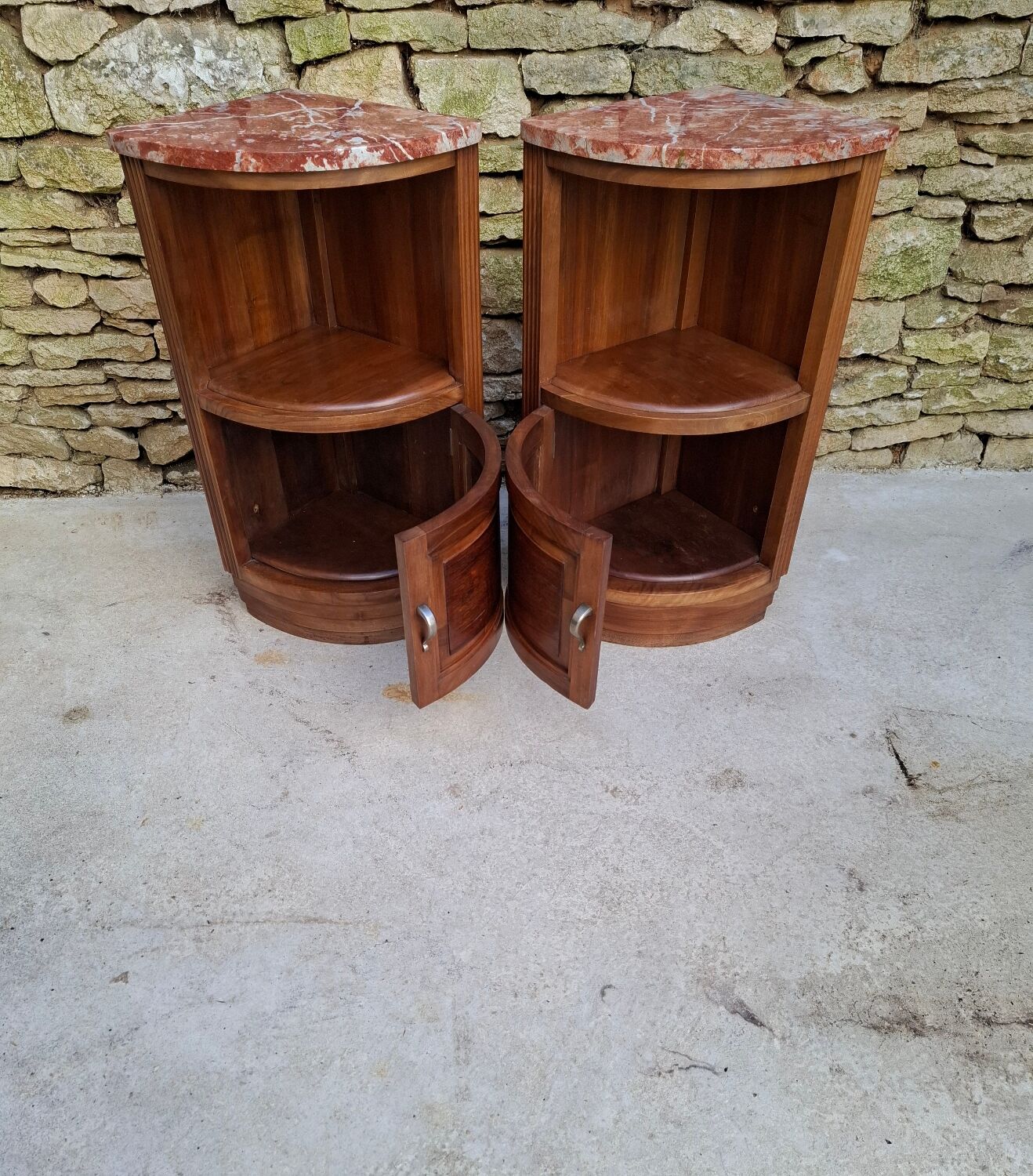 Corner bedside tables, in walnut