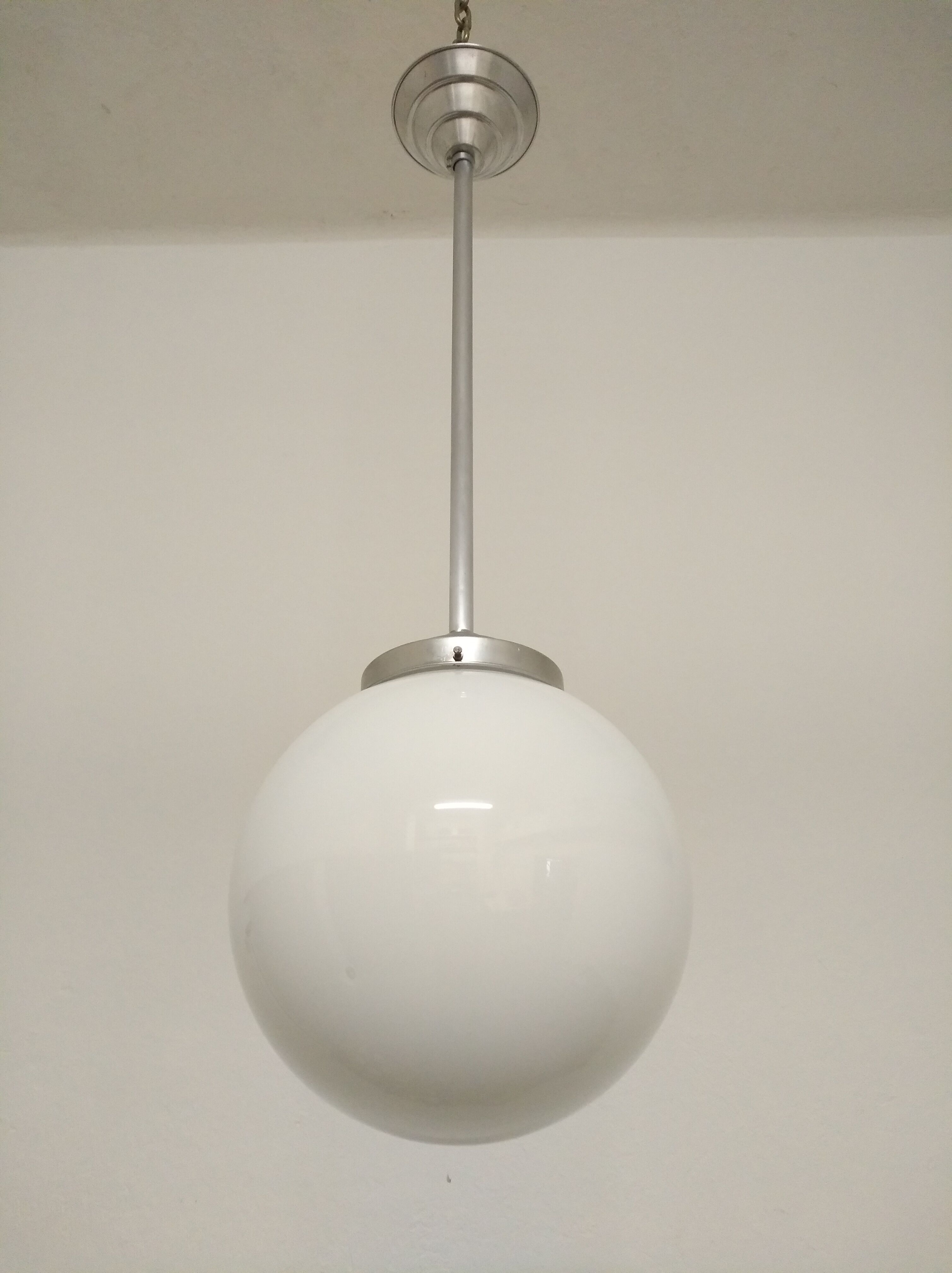 Art Deco suspension in opaline