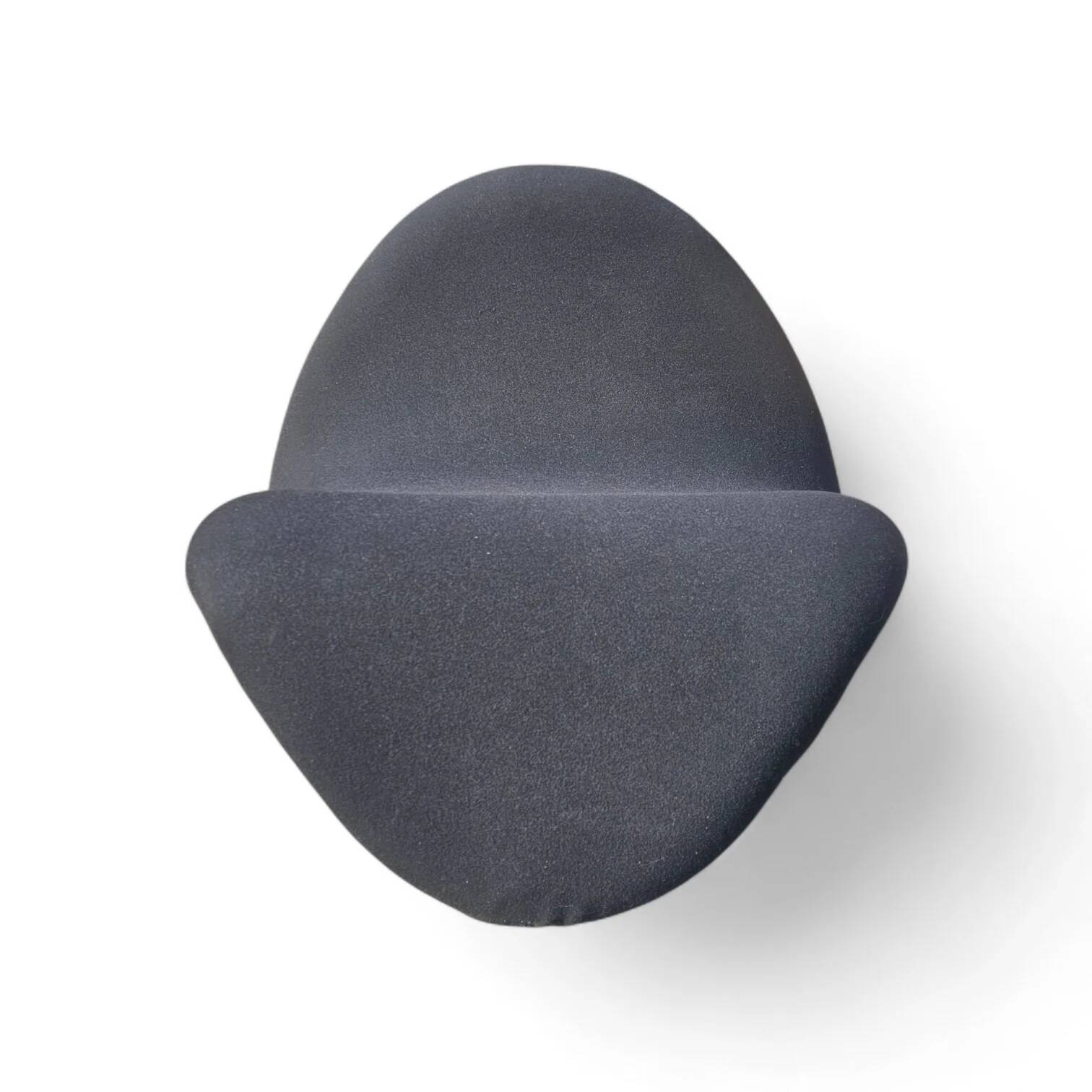 Tongue F577 lounge chair by Pierre Paulin for Artifort / iron frame / 1970s / vintage condition / first edition