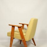 Fauteuil en laine jaune au design scandinave après rénovation