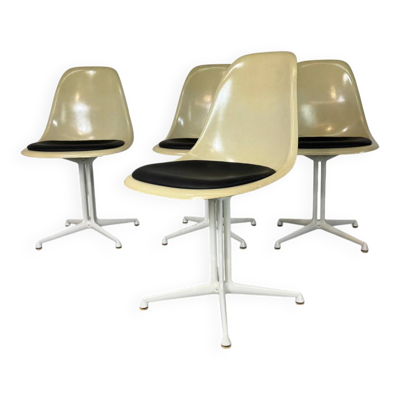 4 chaises de salle à manger La Fonda en fibre de verre et acier, conçues par Eames pour Herman Miller