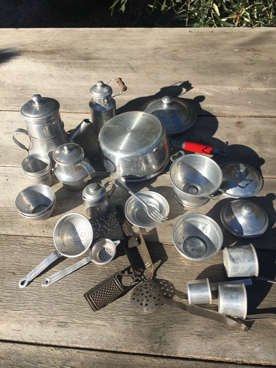 Tin dinette