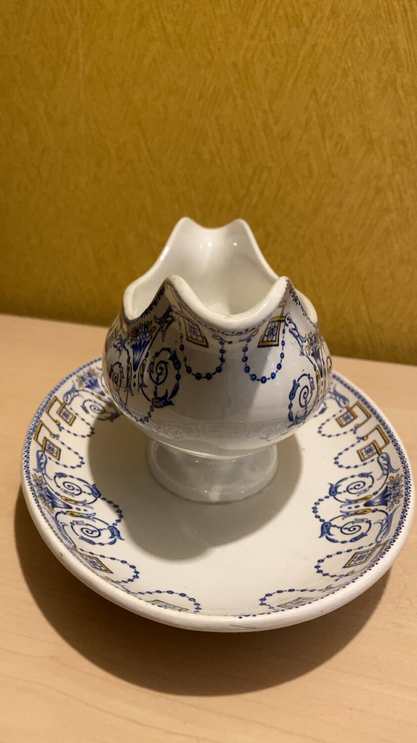 Digoin Sarreguemines gravy boat, Navarre collection