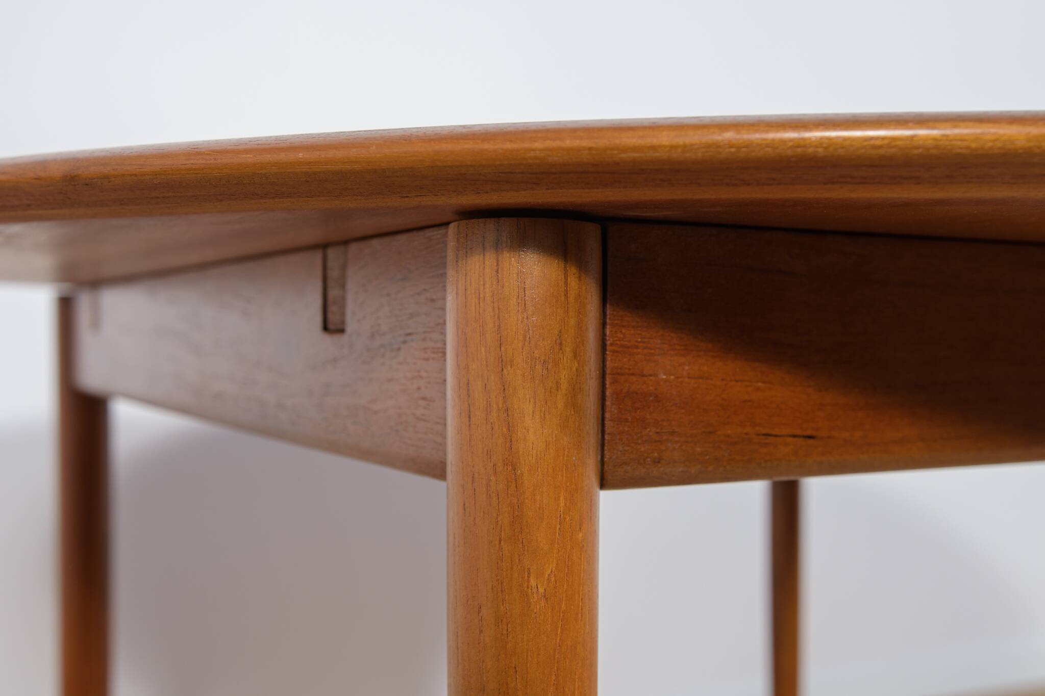 Table à manger ronde danoise vintage en teck, 1970s