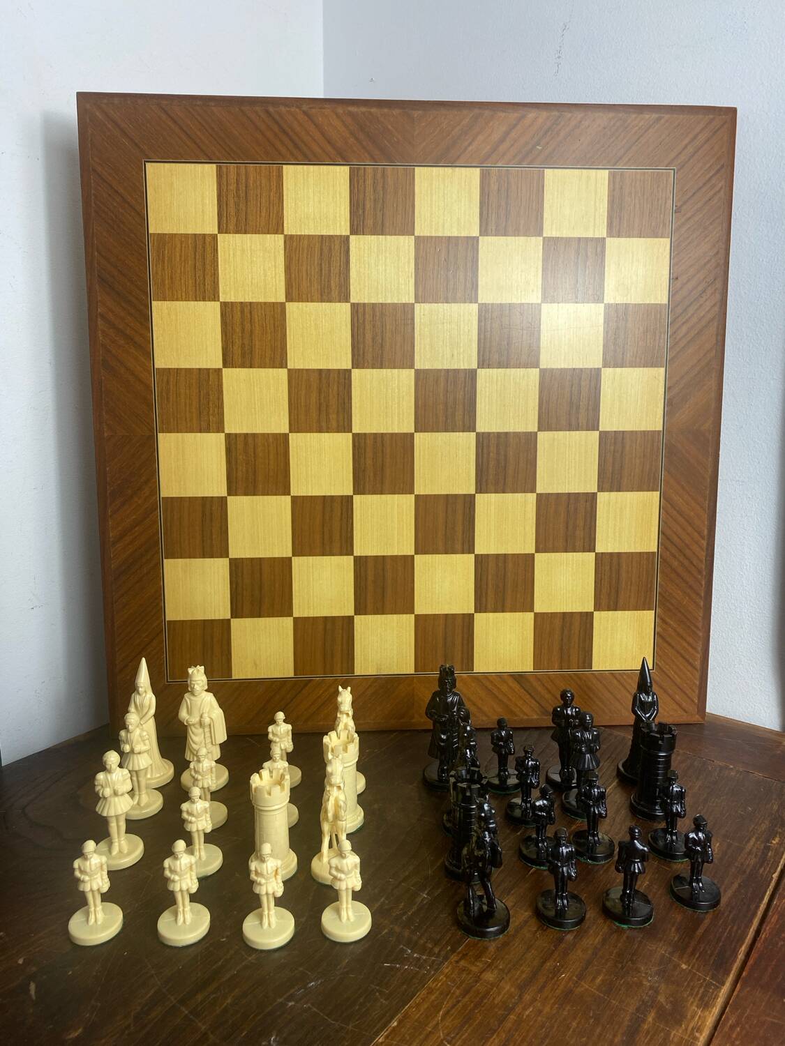 Large Vintage Medieval Chess Set Ajedrez Fantasia