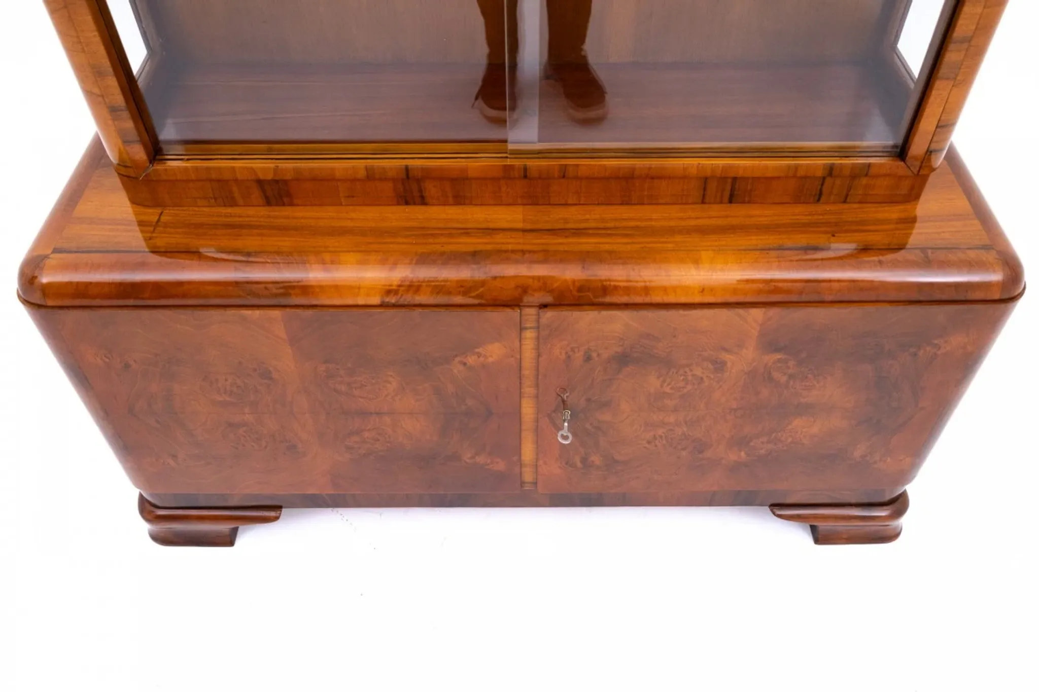 Polish Art Deco display cabinet, circa 1930.