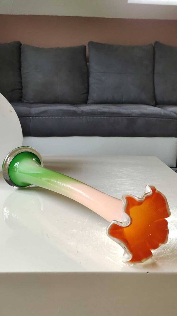 Vase à collerette en verre d''art soufflé vert et orange