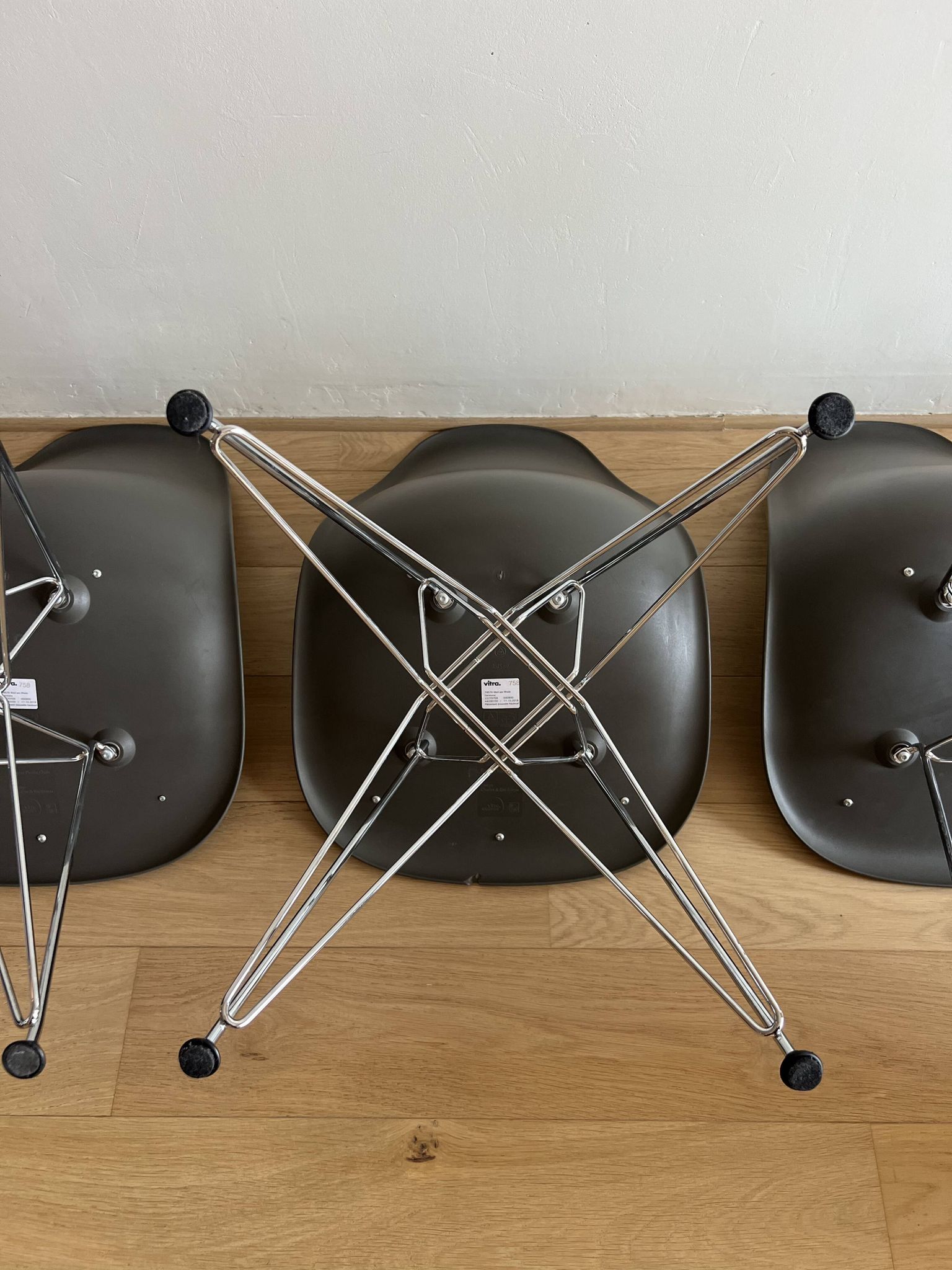Lot of 4 original Eames DSR chairs by Vitra – with cushion