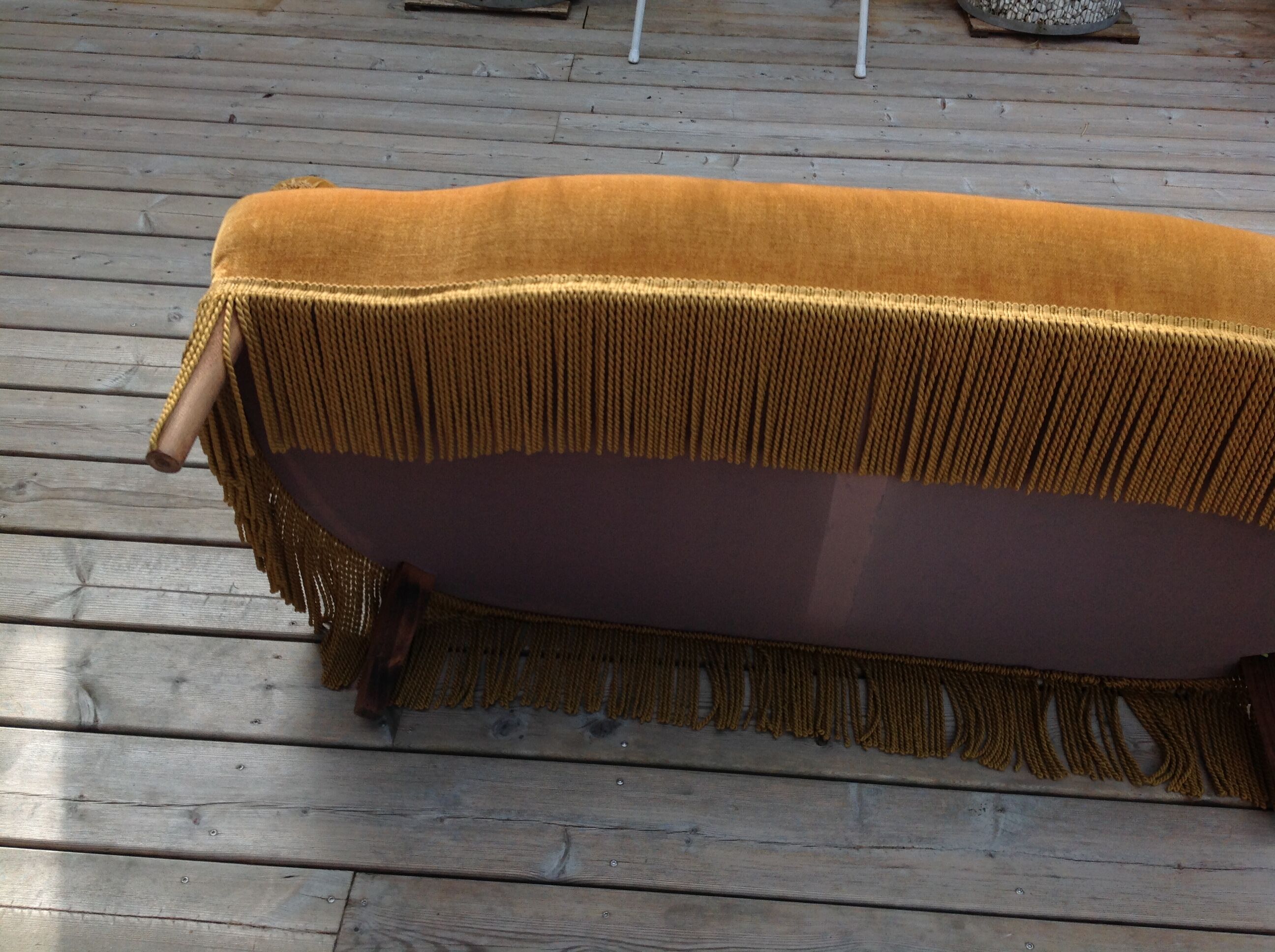 Yellow velvet toad sofa