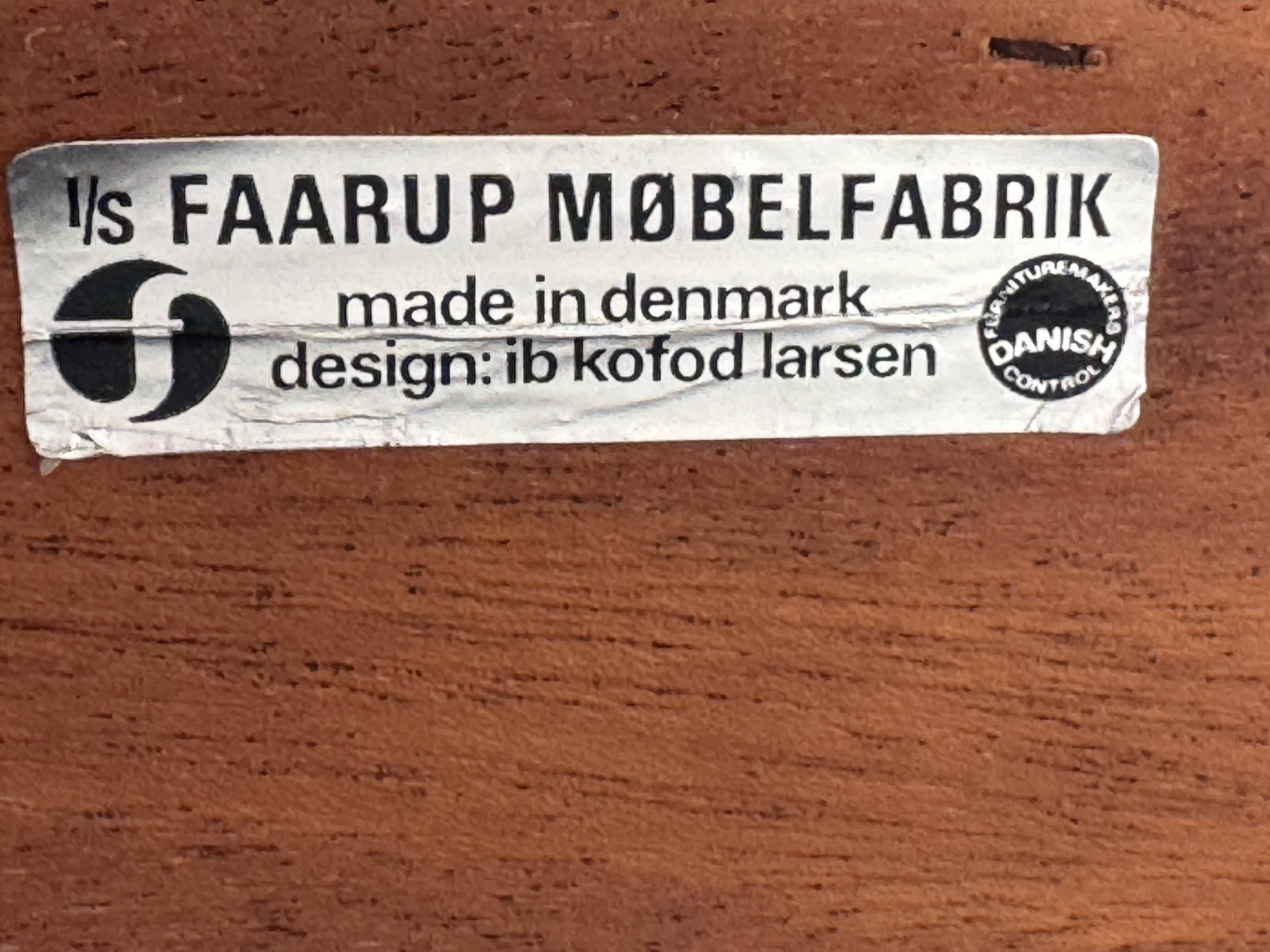 Scandinavian library in rosewood designed by Ib Kofod Larsen.