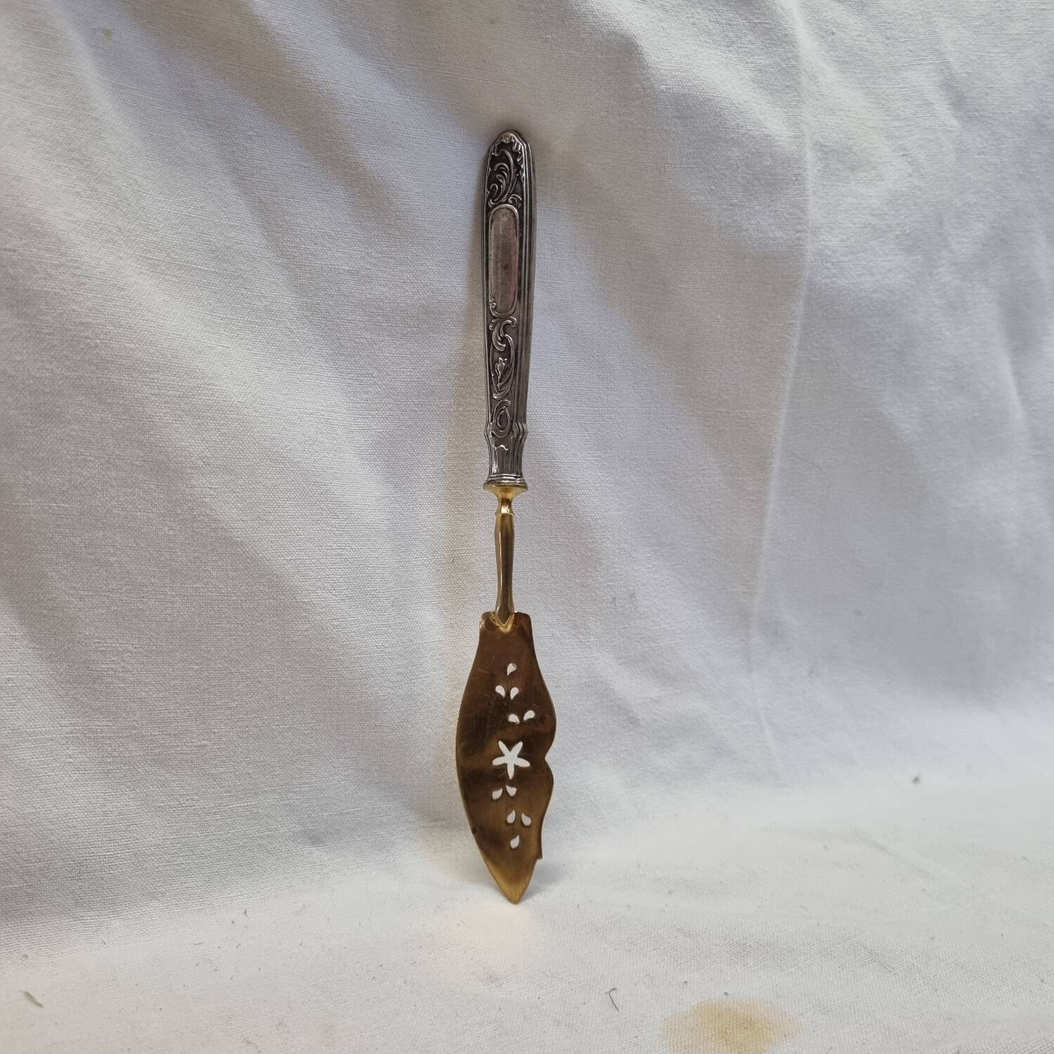Silver serving cutlery for petits fours