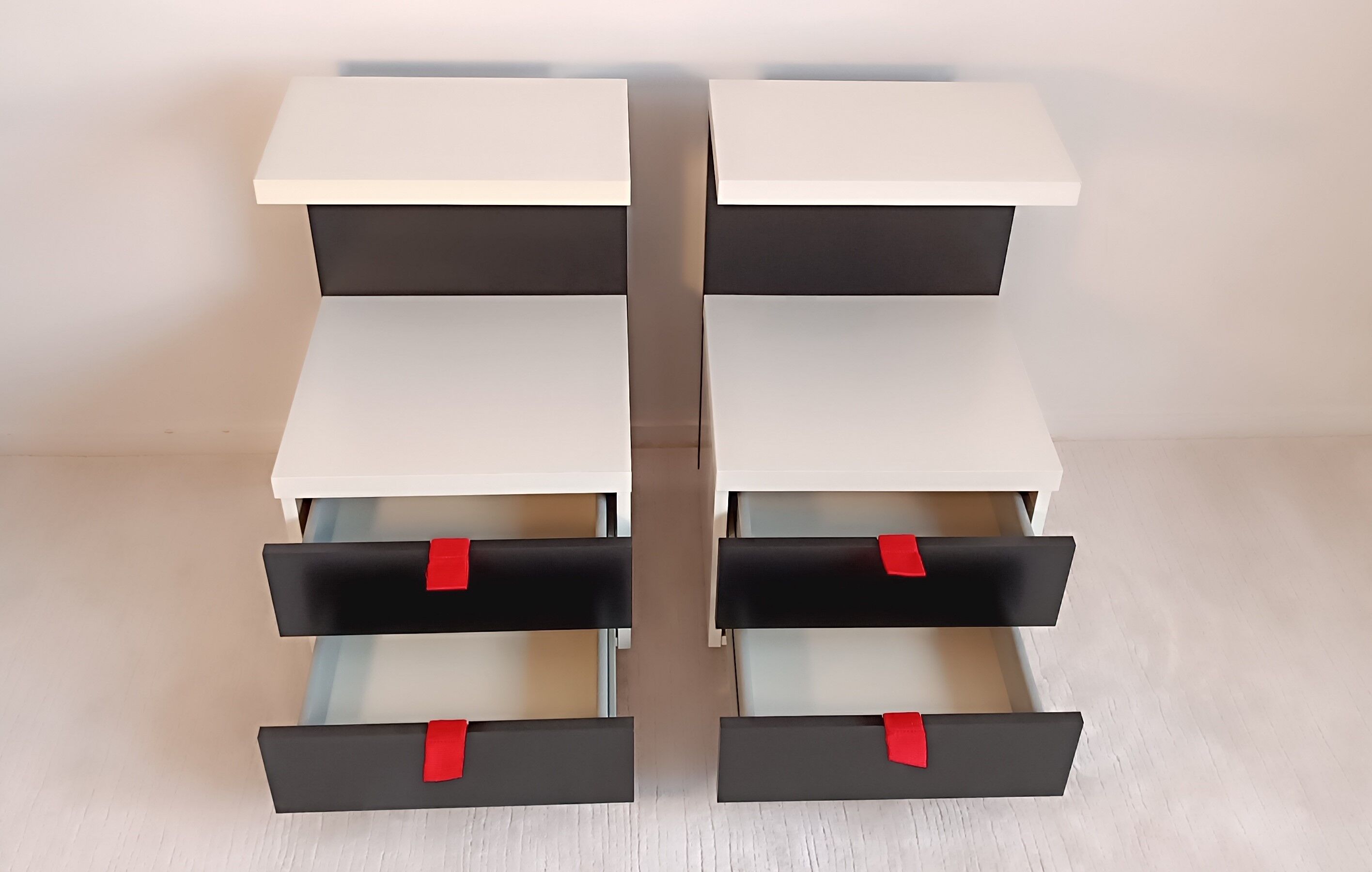 Tables de chevet postmodernes ikea noir et blanc 1980’s en tbeg
