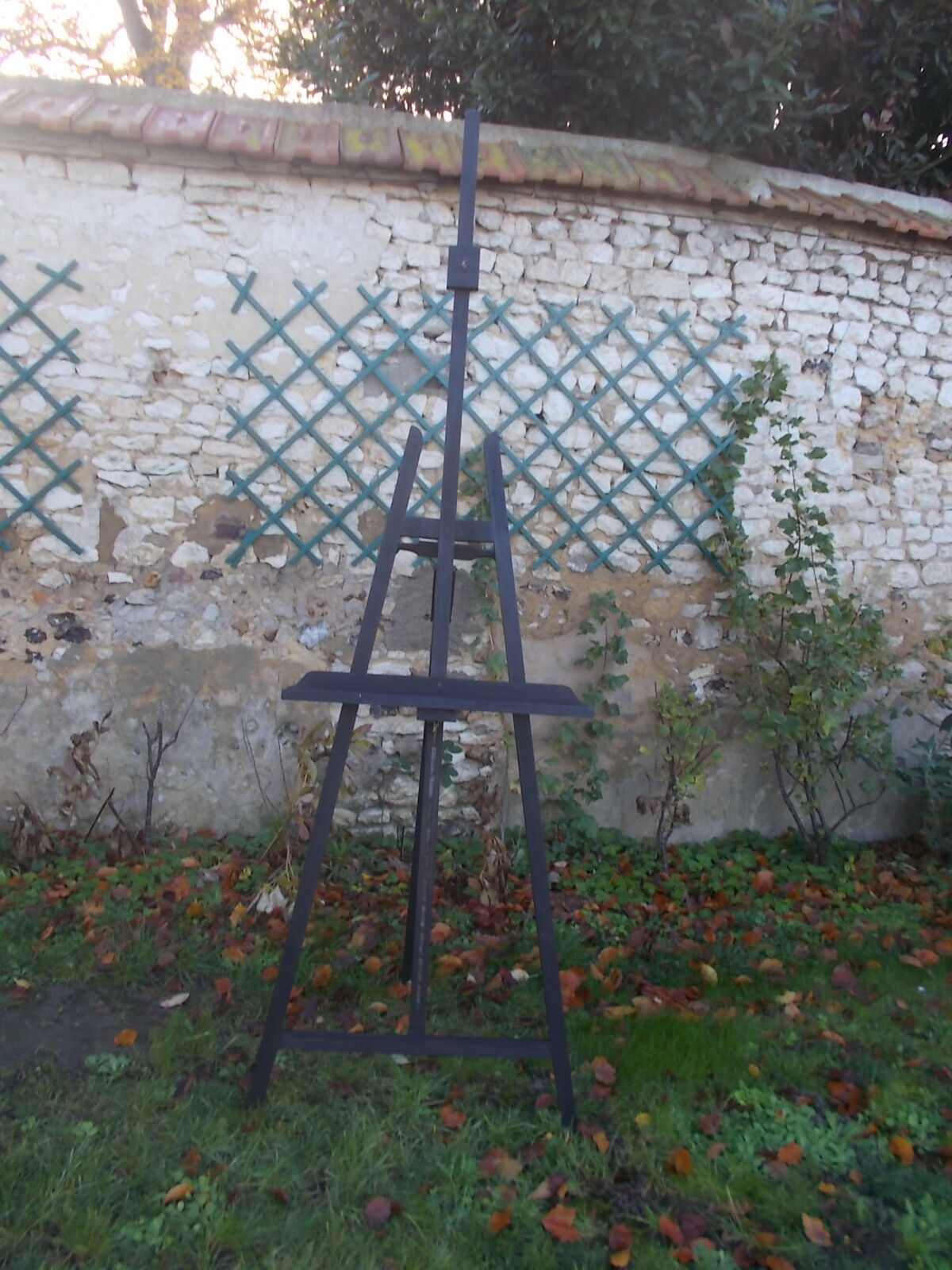 Wooden painter's easel