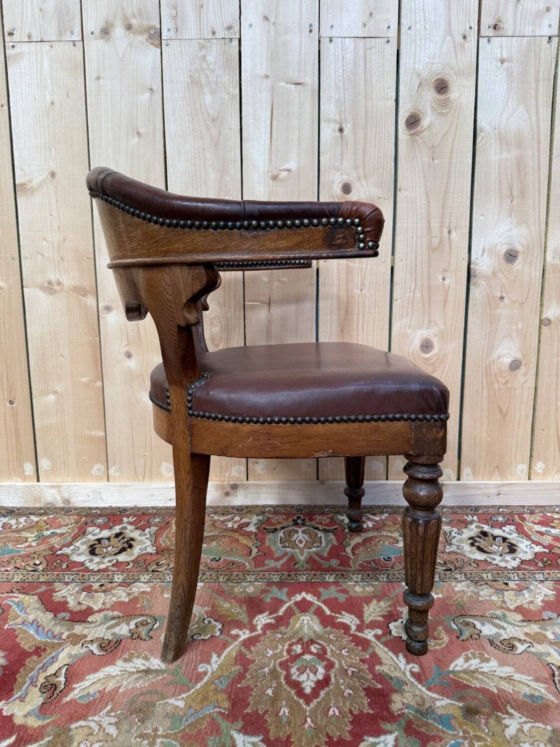 Fauteuil de bureau – Style Napoléon III – Chêne et cuir – XIXe s.