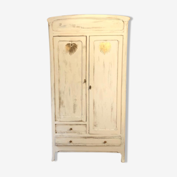 Armoire parisienne