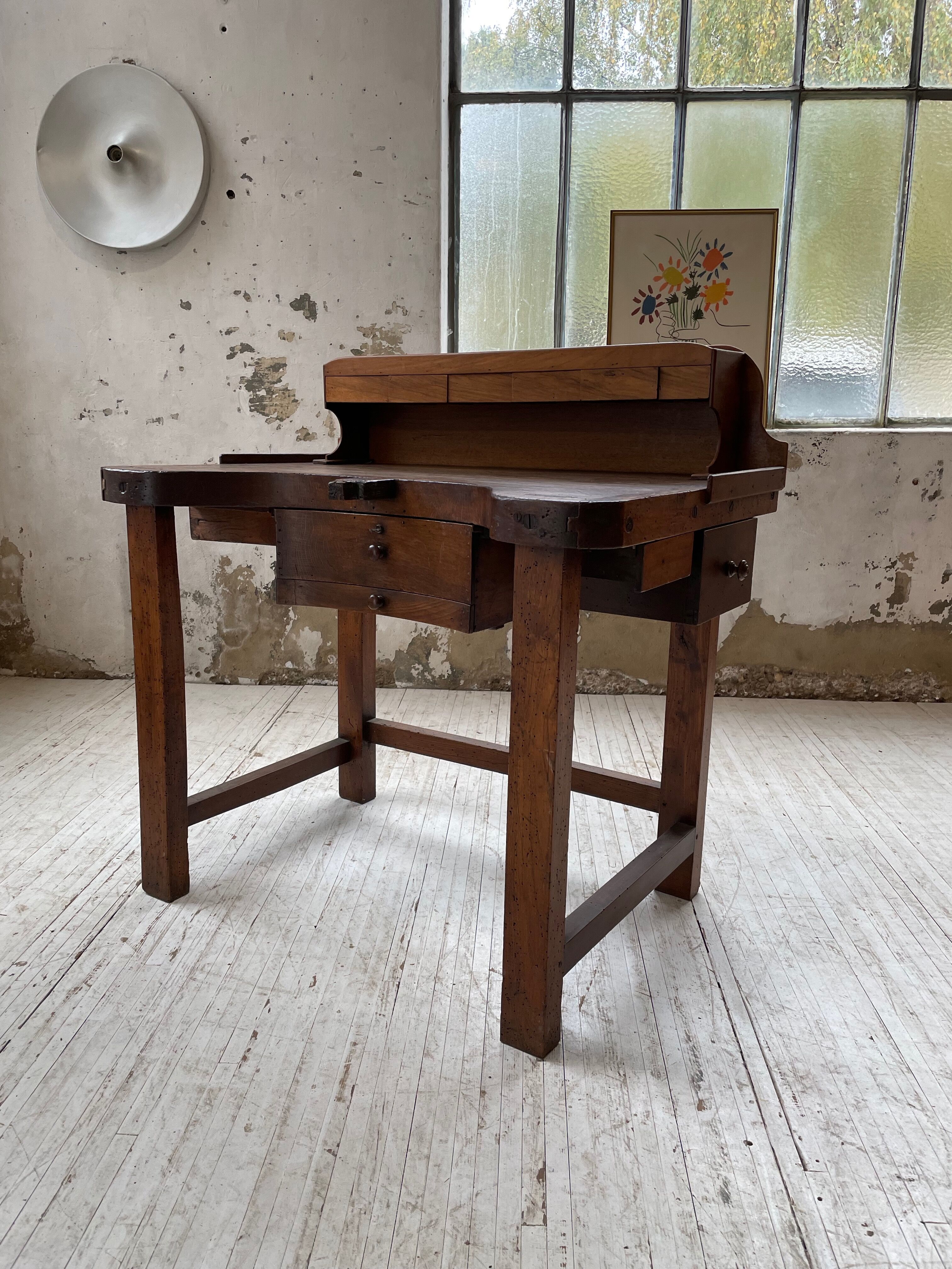 Establishment of jeweler XIXth oak