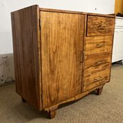Small storage cabinet / chest of drawers
