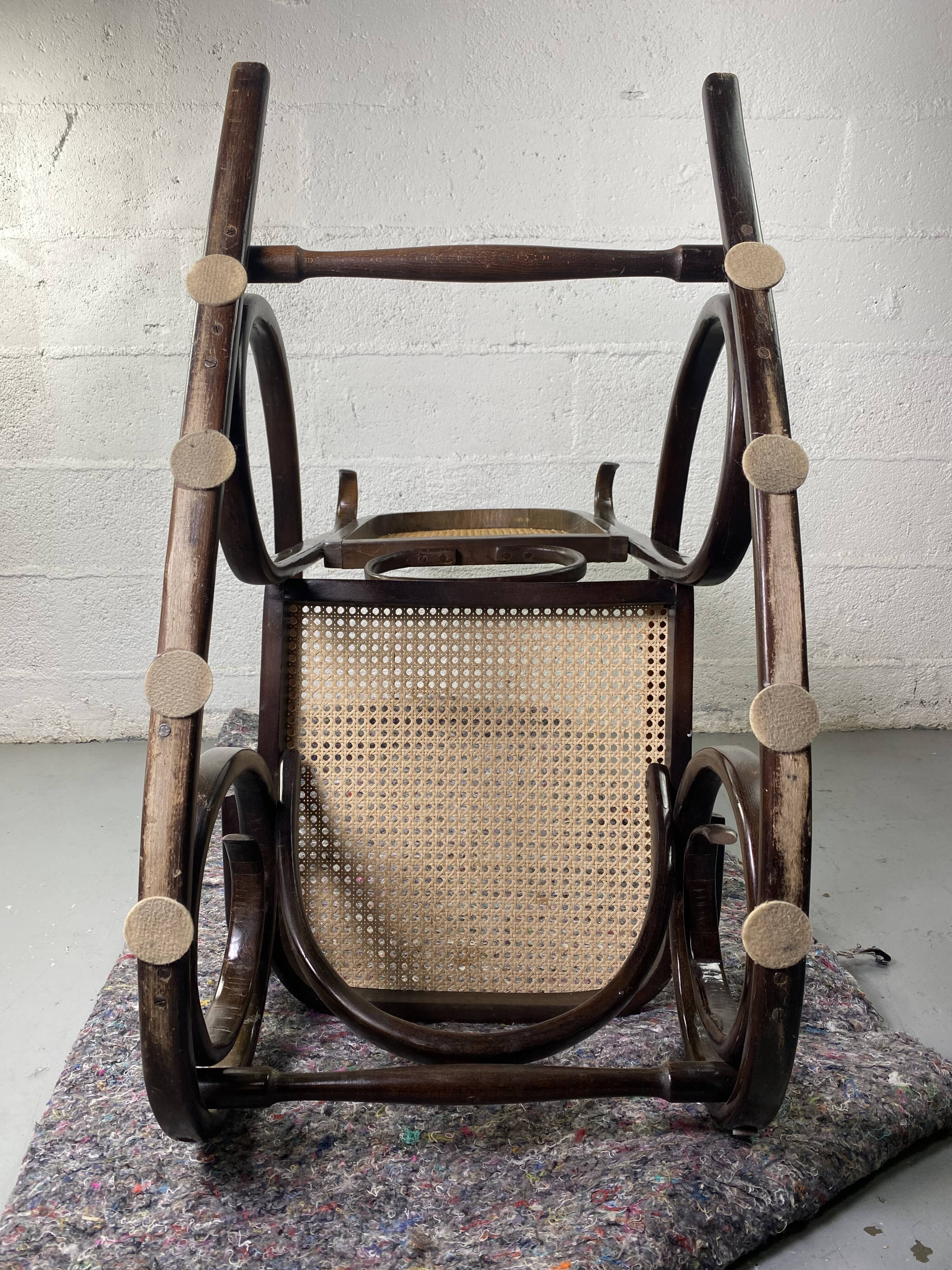 Rocking chair Chair in wood and Cannage from the 70s