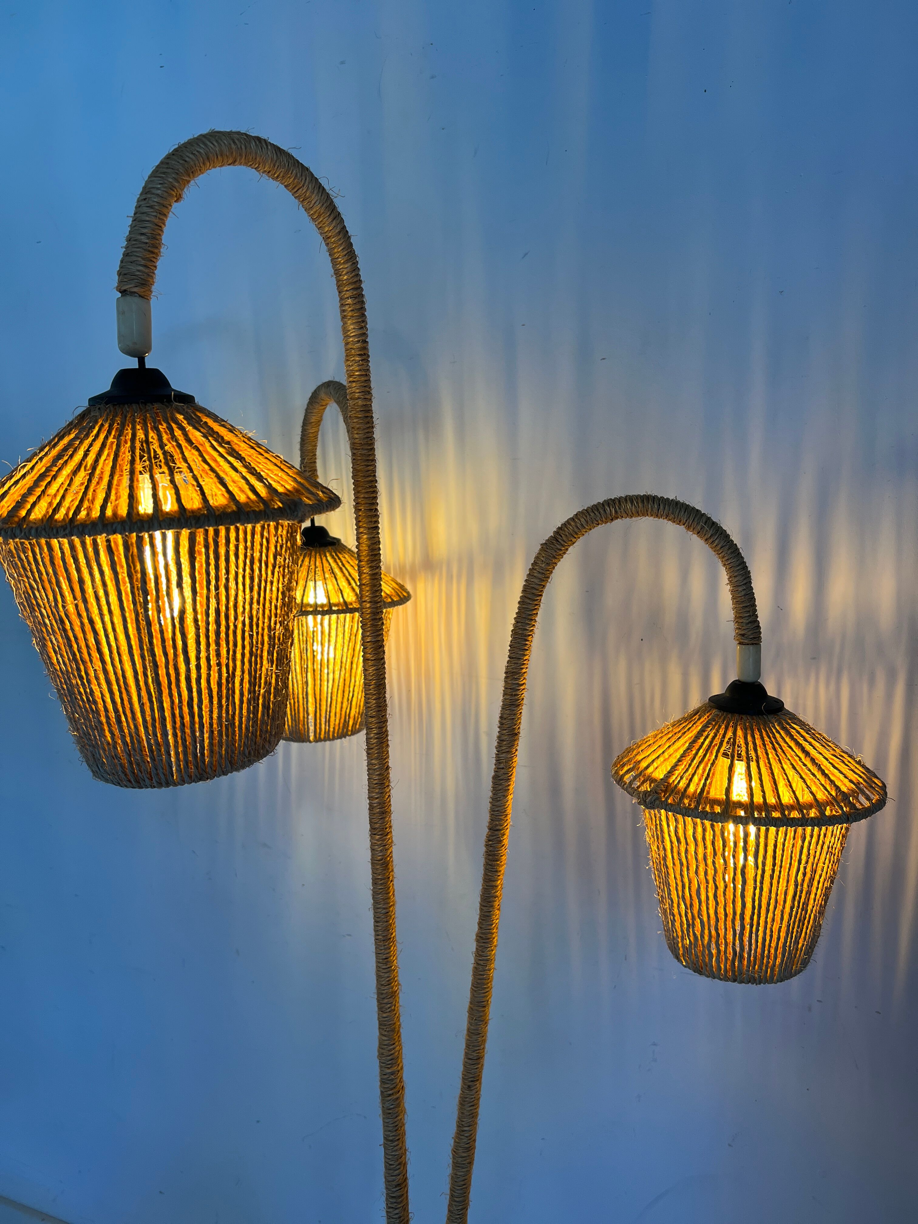 Vintage tripod floor lamp in metal and rope