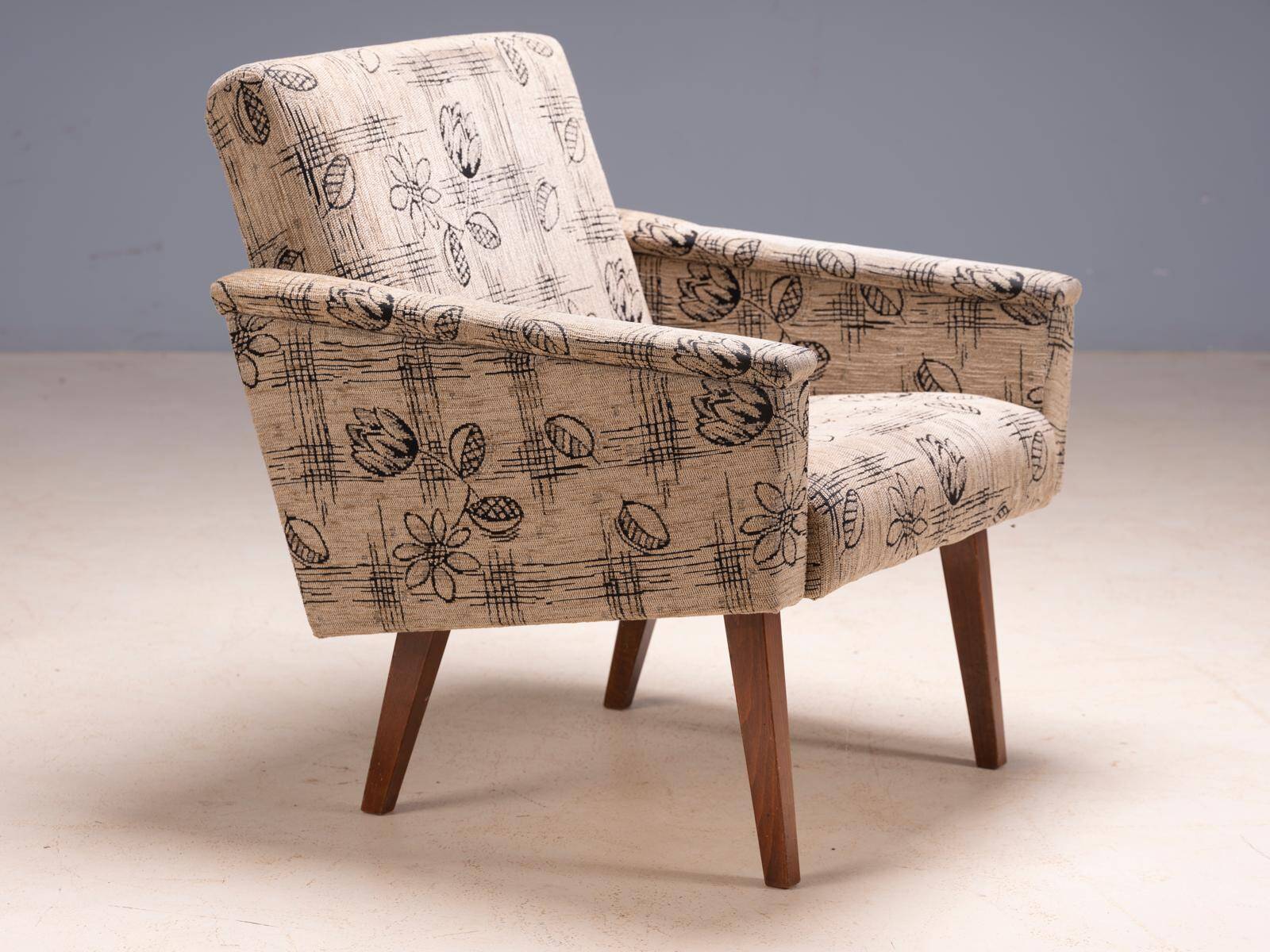 Pair of mid-century upholstered armchairs with floral fabric, Czechoslovakia, 65 × 75 × 85 cm
