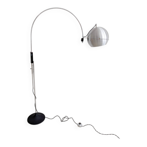 Lampadaire globe oculaire