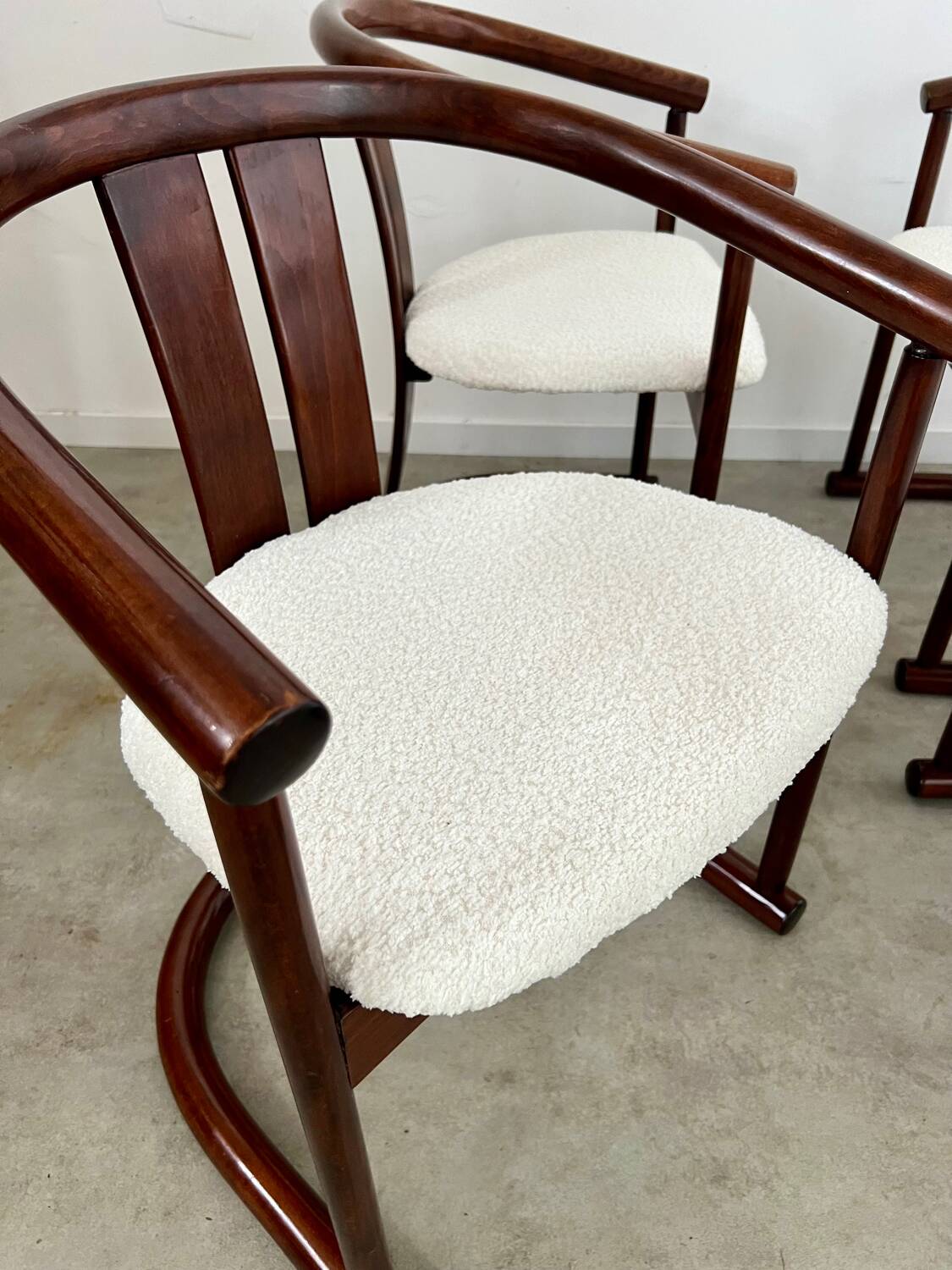 Lot 4 chaises / fauteuils design annees 60 Casala italy bois courbé et tissu bouclette vintage