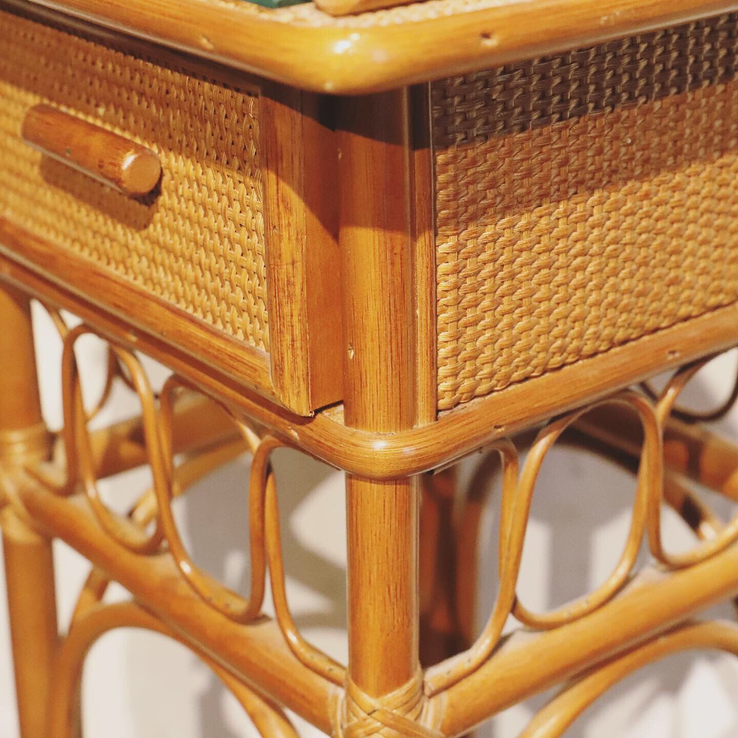 Vintage rattan healing 1960