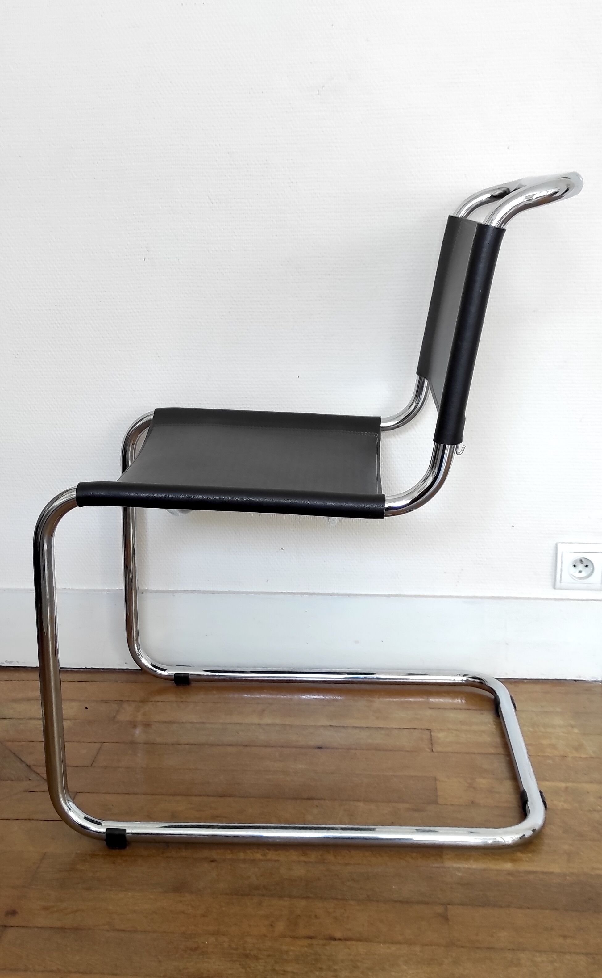 Chair design Breuer model B33 – edition of the 80s