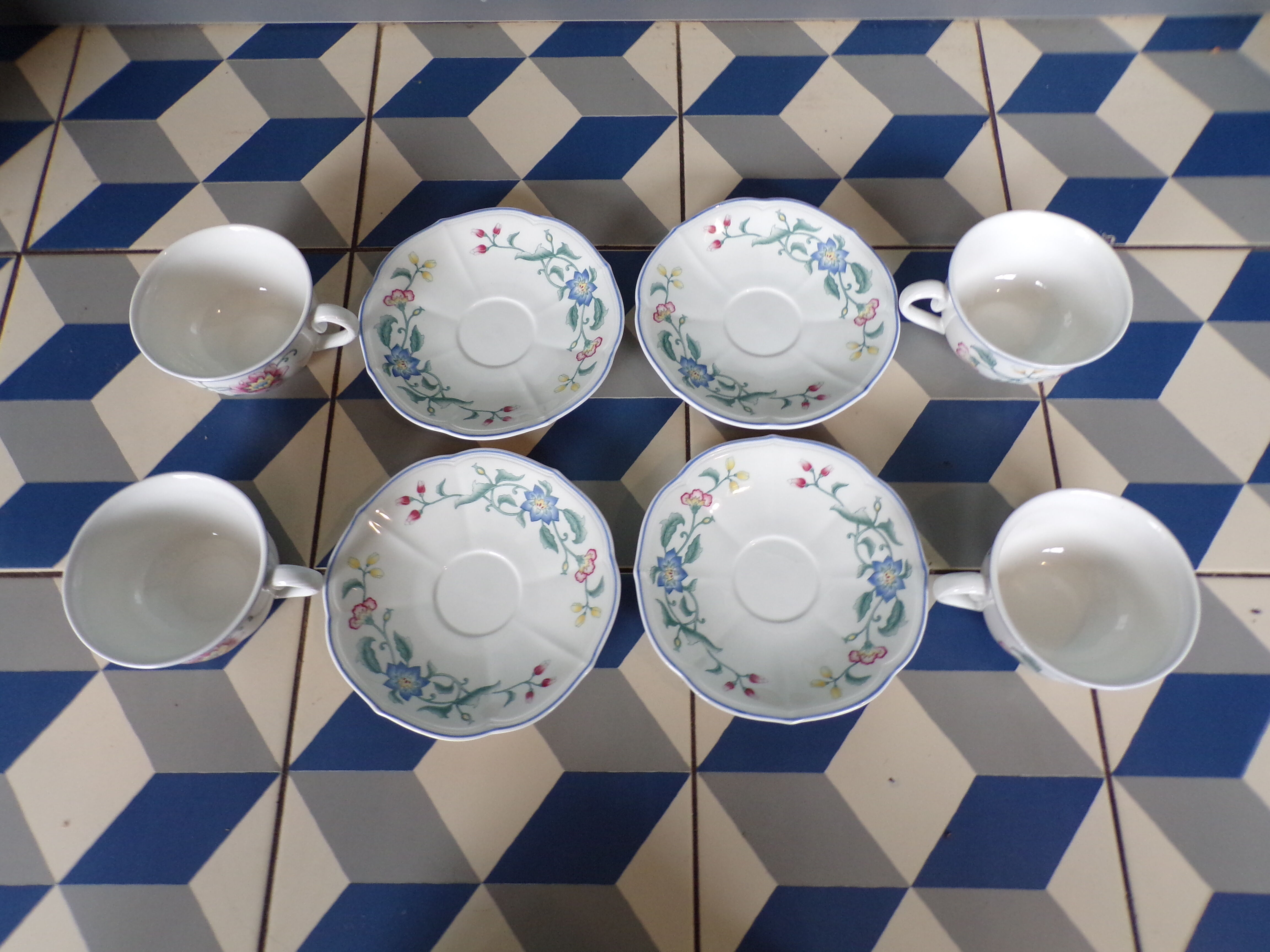 4 coffee cups Villeroy & Boch Delia with saucer