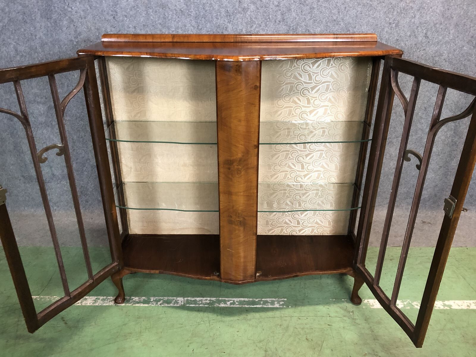 Walnut chippendale showcase - 1930s
