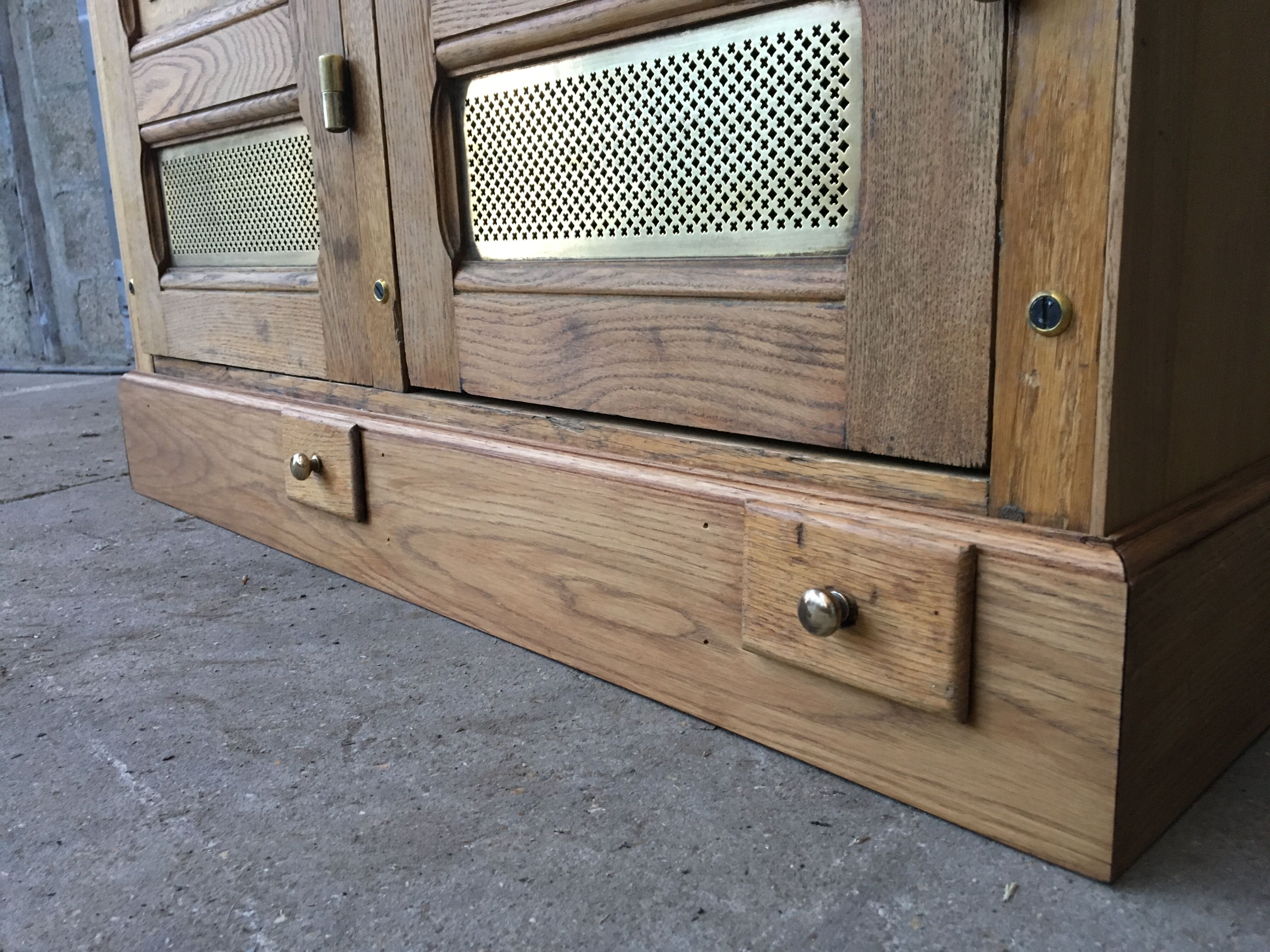 Former wardrobe of the Bank of France in light oak, 2 doors, years 30