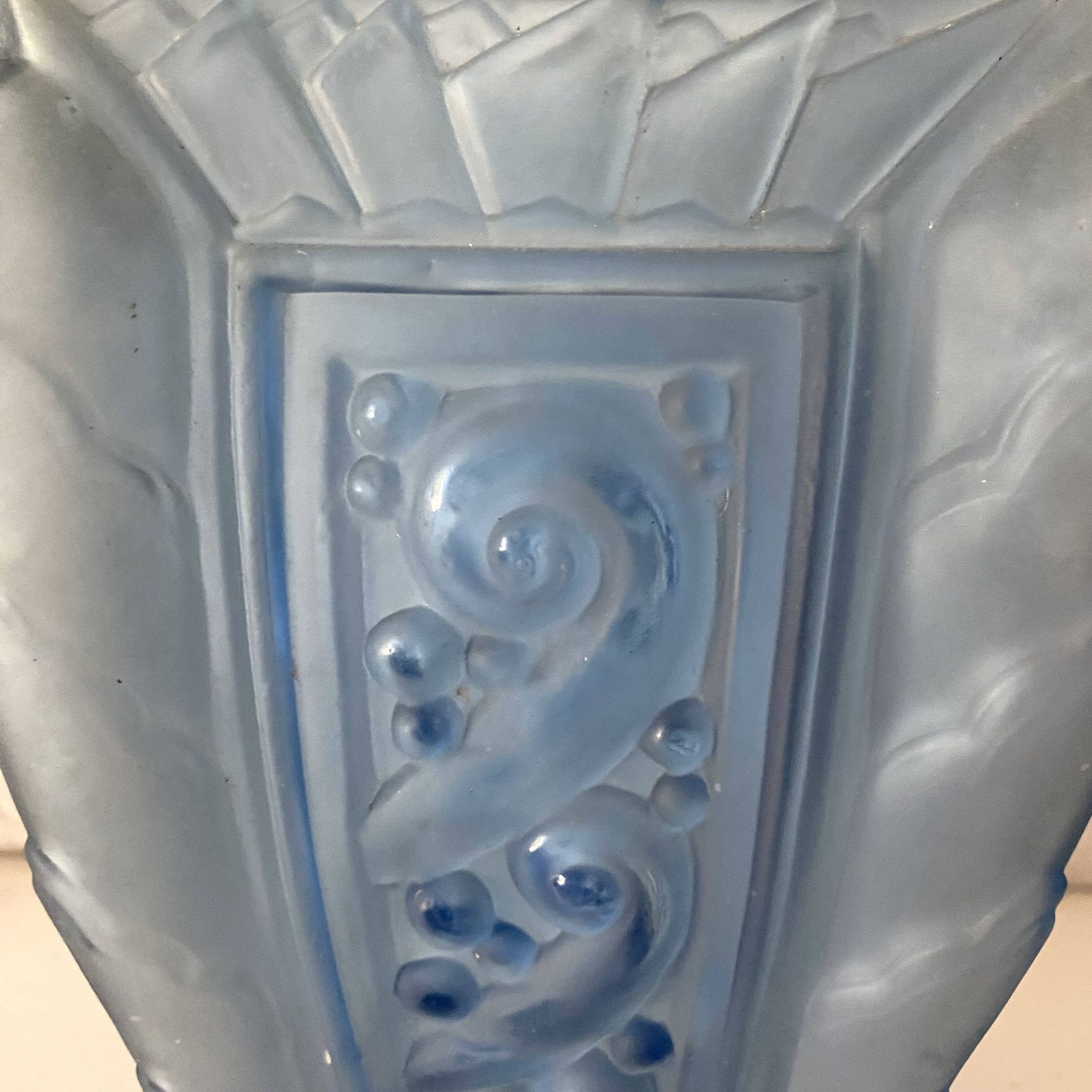 Art Deco vase in blue frosted glass 19 cm