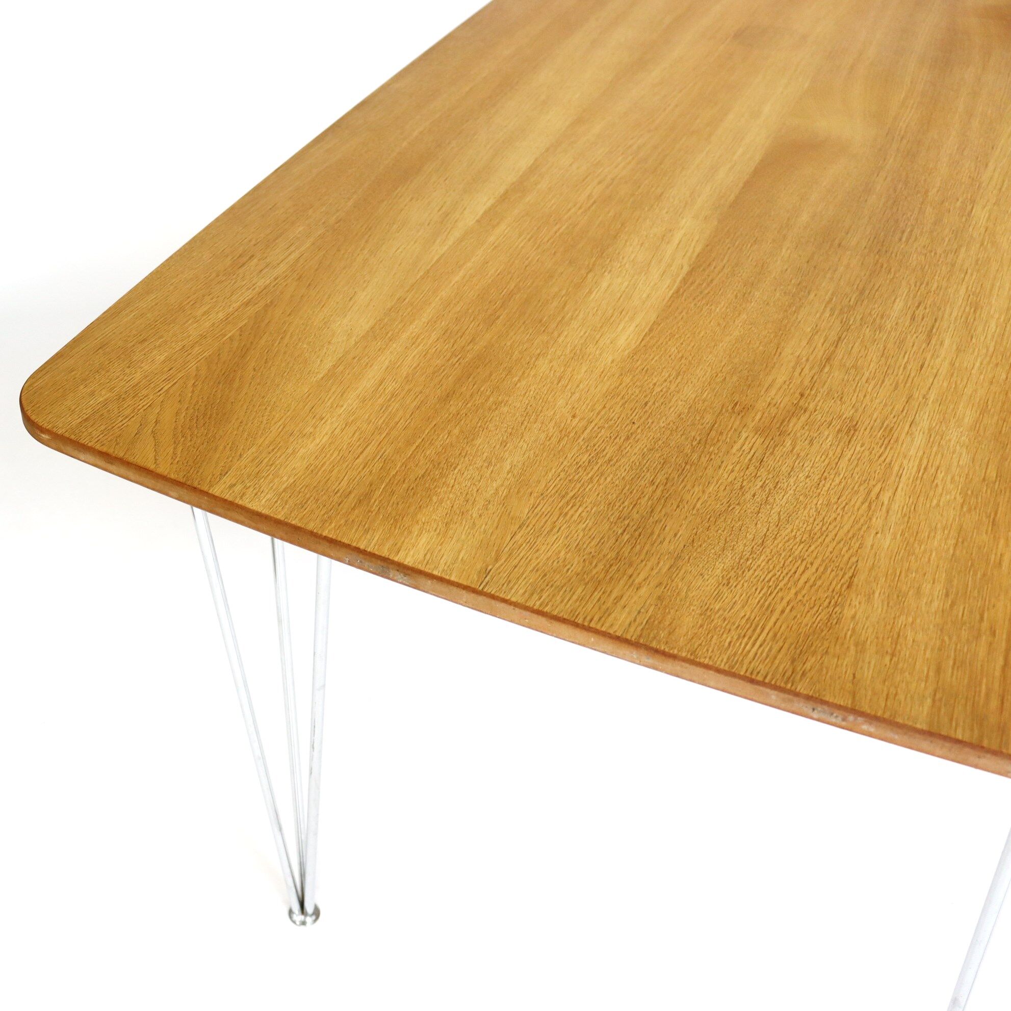 Dining table elliptical feet