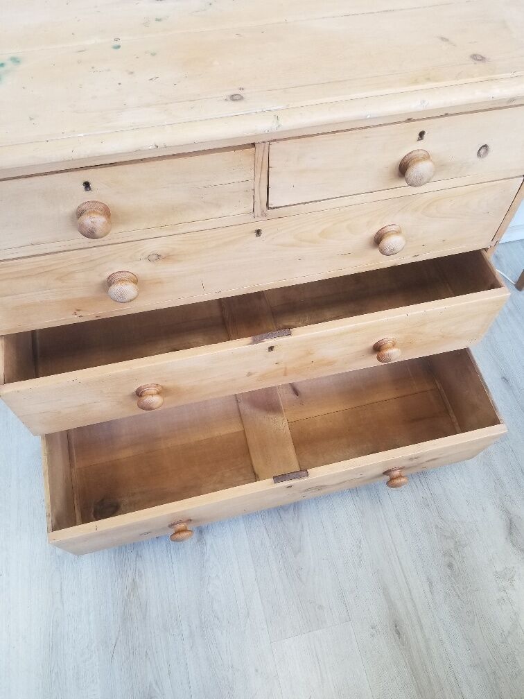 English pine dresser