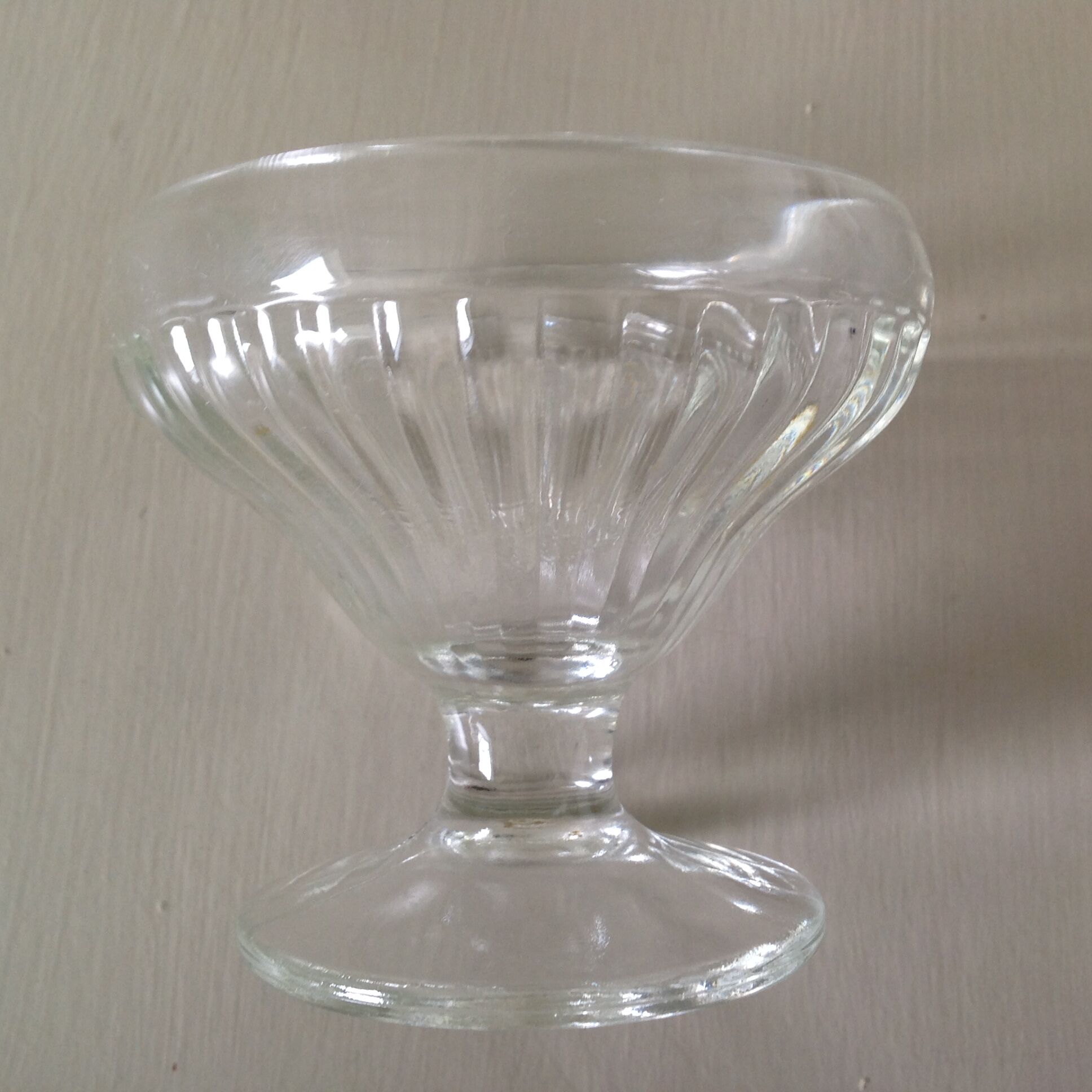 Set of 5 glass cups