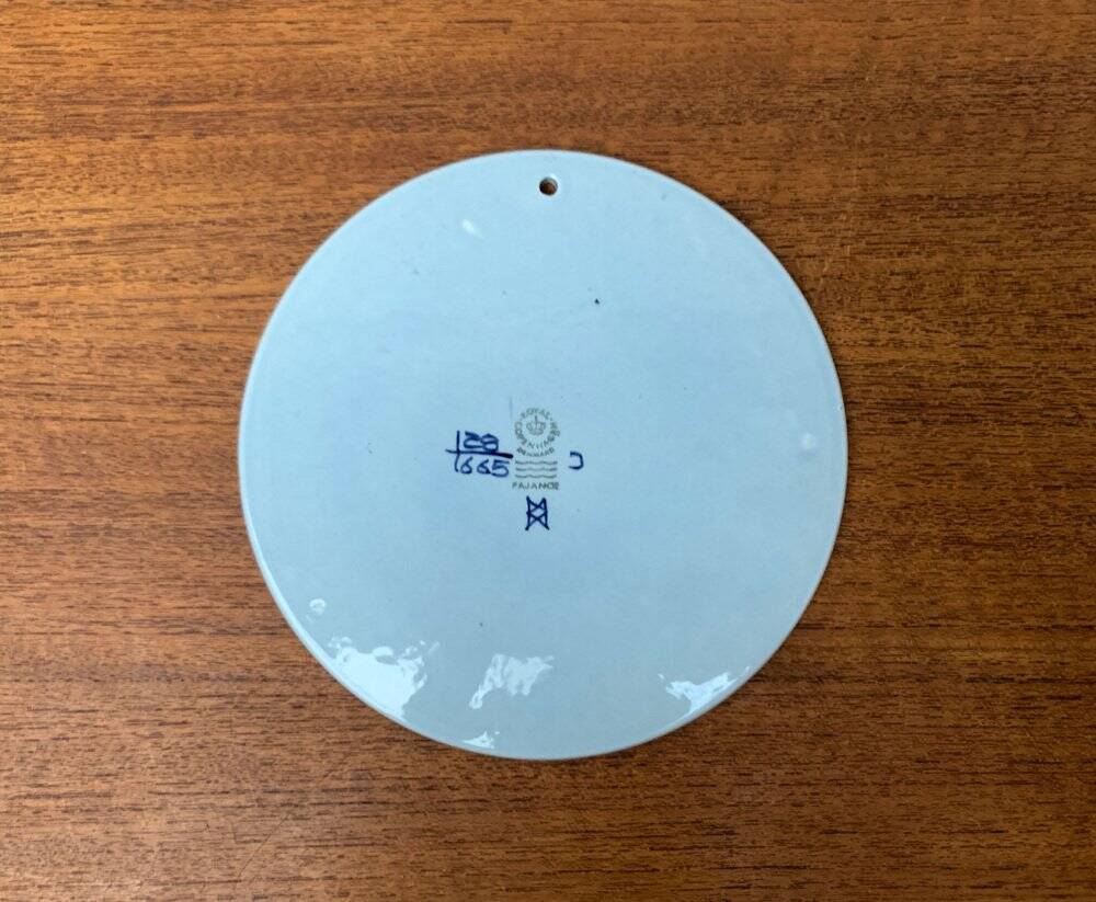 Mid-Century Danish wall plate with Crazy Bird design by Beth Breyen for Royal Copenhagen.