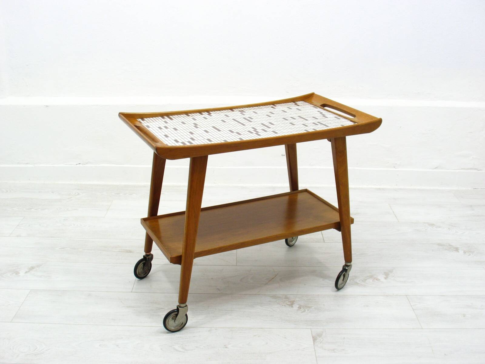 Chariot de bar et table en opale, Allemagne, années 1970.