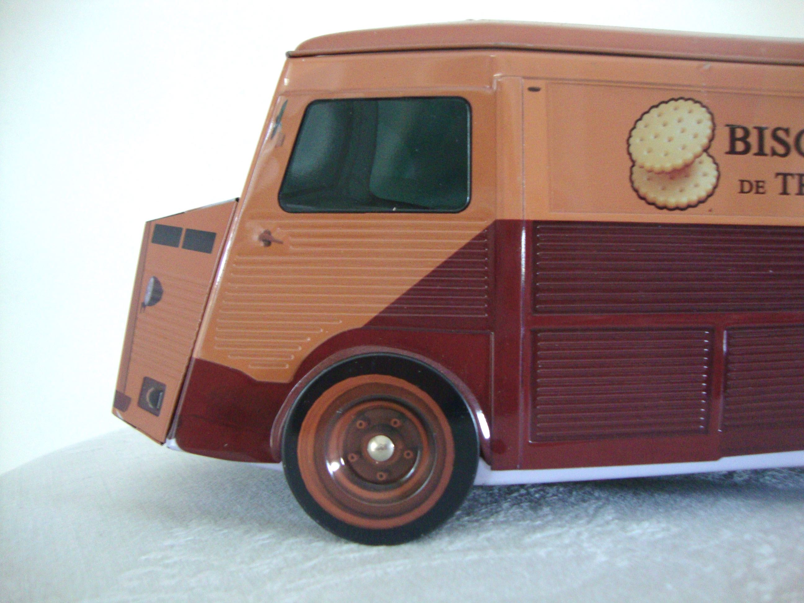 Citroen van in painted sheet metal