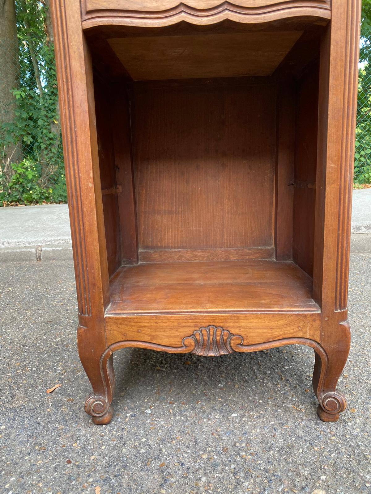 Table de chevet Louis XV en chêne massif 1920