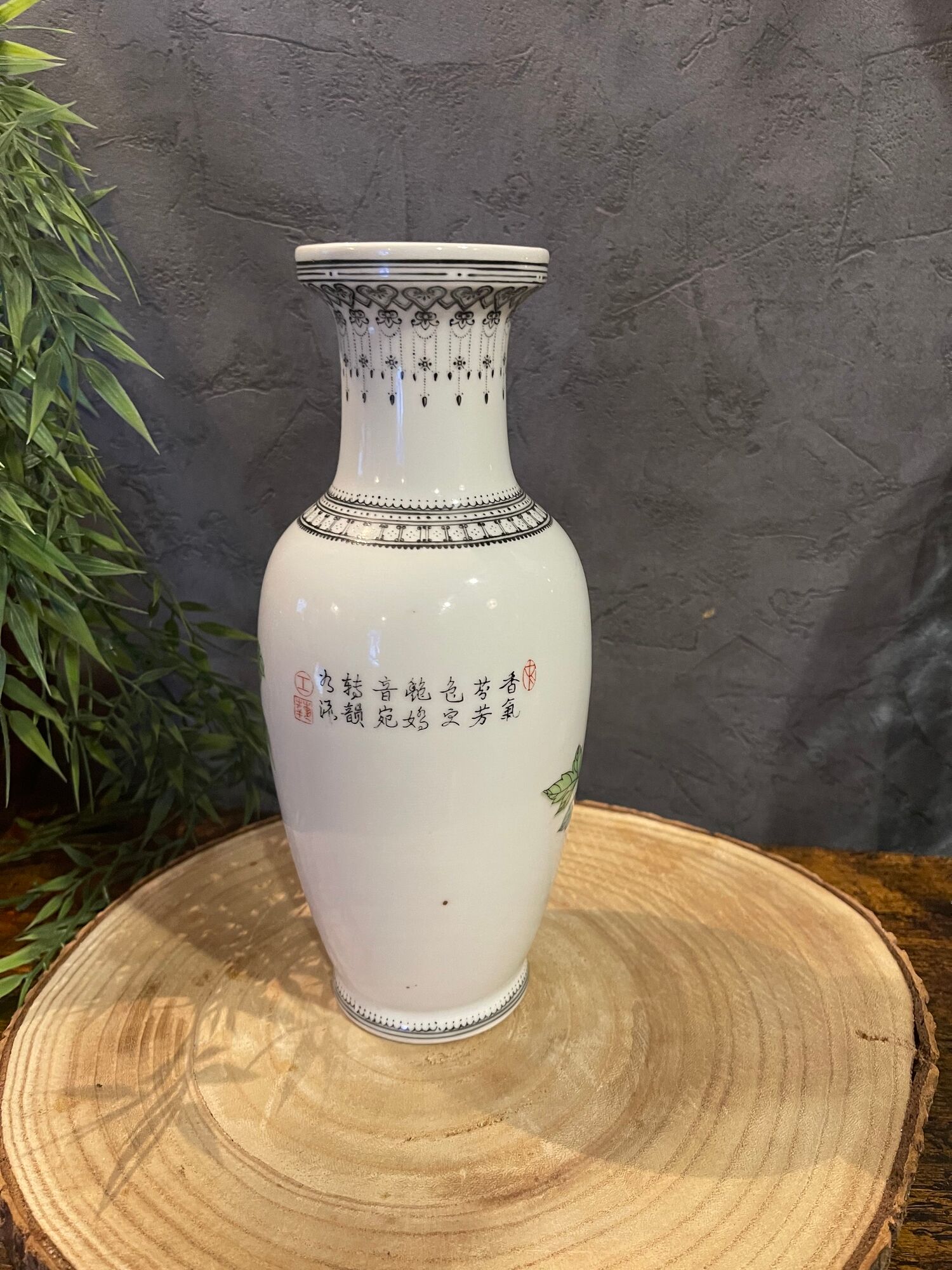 Ancient Chinese vase with porcelain bird green family 20th