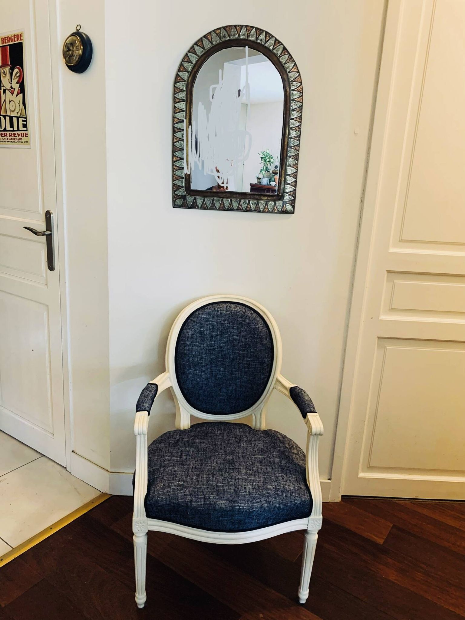 Traditionally Restored 19th Century Blue and White Chiné Medallion
