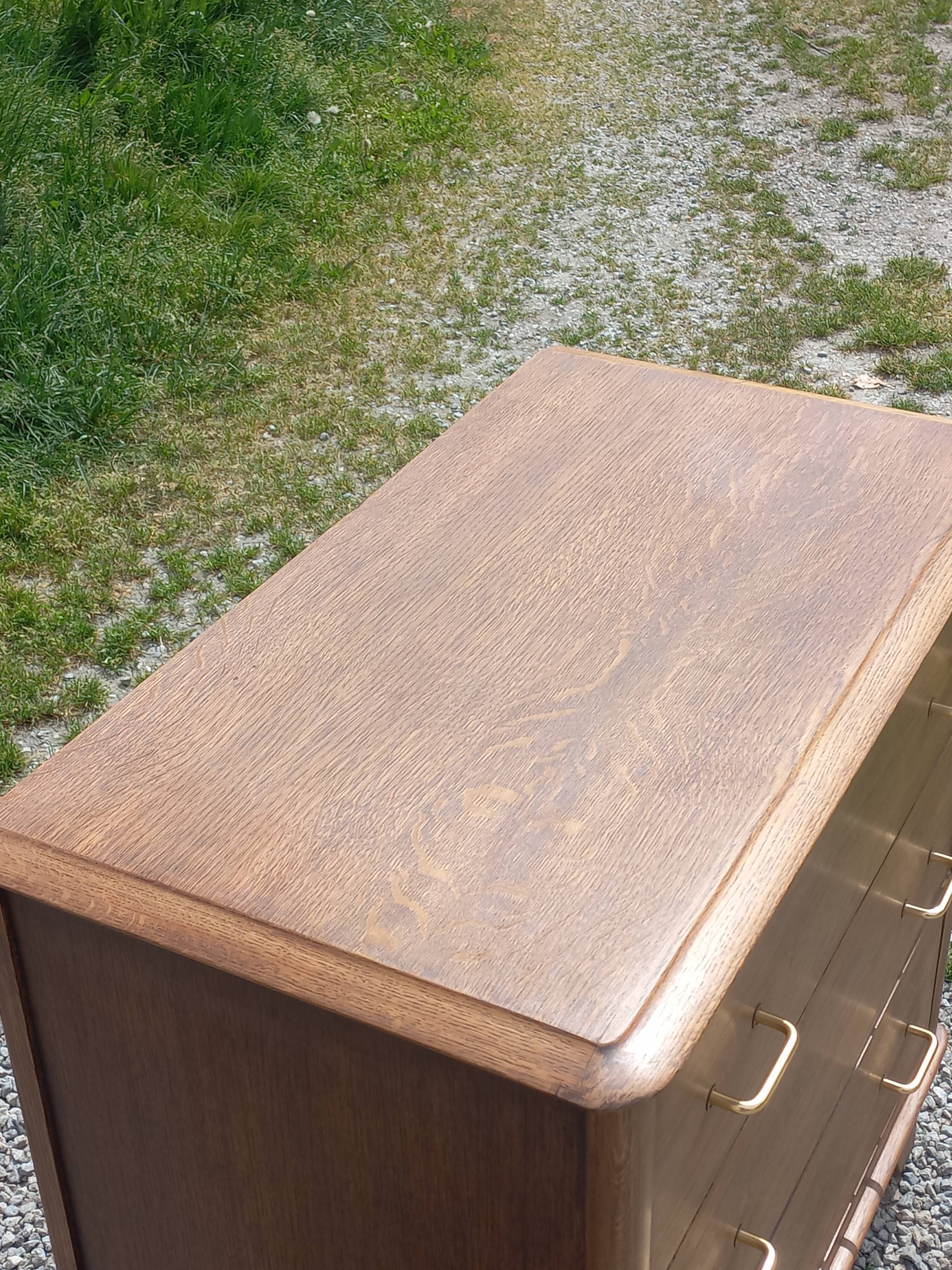 Vintage oak commode with tapered legs from the 1950s.
