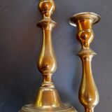 Paire de bougeoirs en bronze ancien