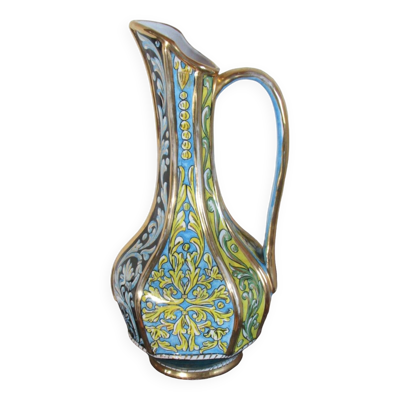 Vase pichet en terre cuite vernissée , forme aiguière