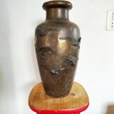 Large Art Deco vase in patinated brass, relief decoration of birds – year