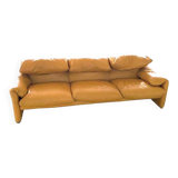 Maranlunga Cassina leather sofa by Vico Magistretti